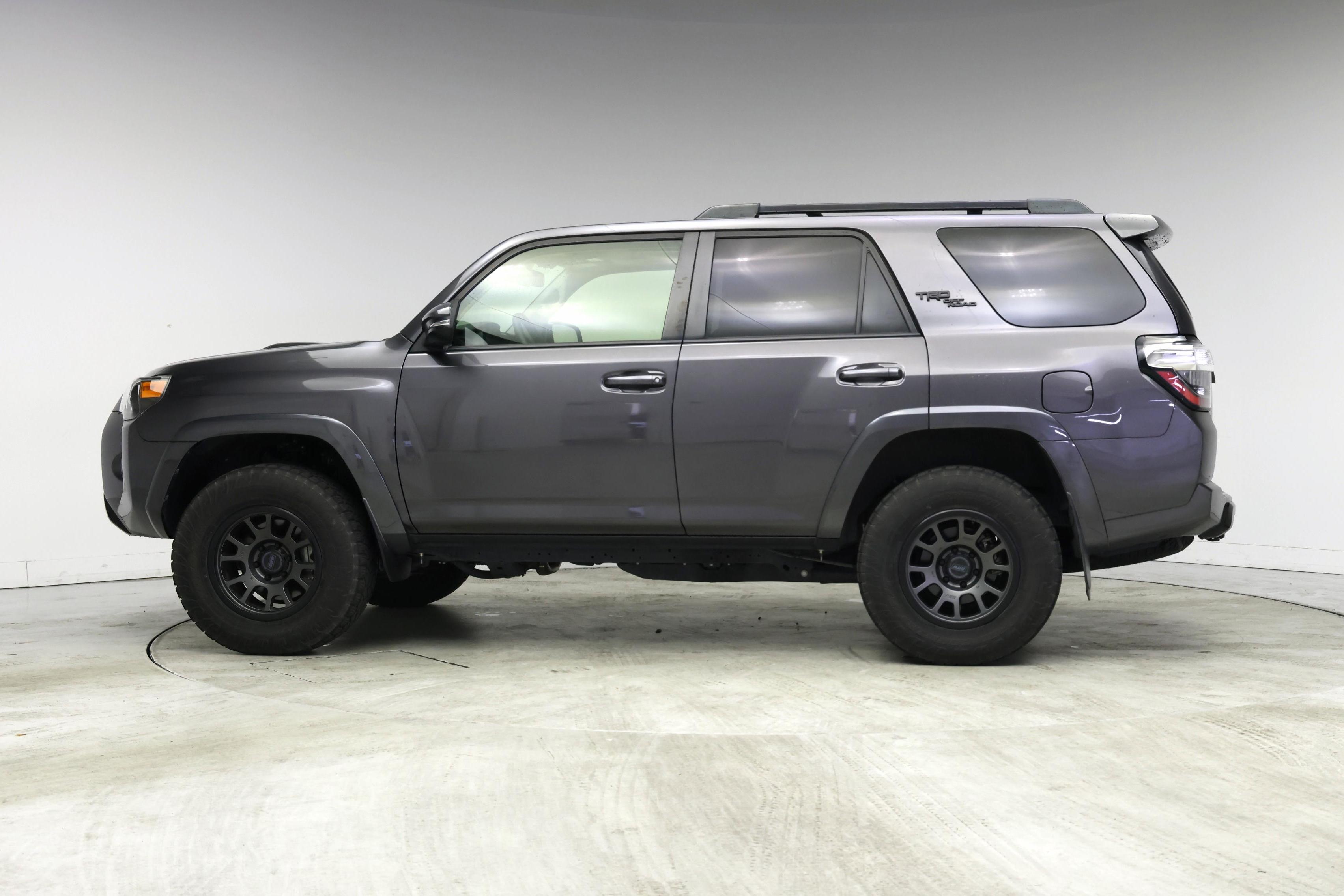 Thumbnail: 2021 Toyota 4Runner - 3