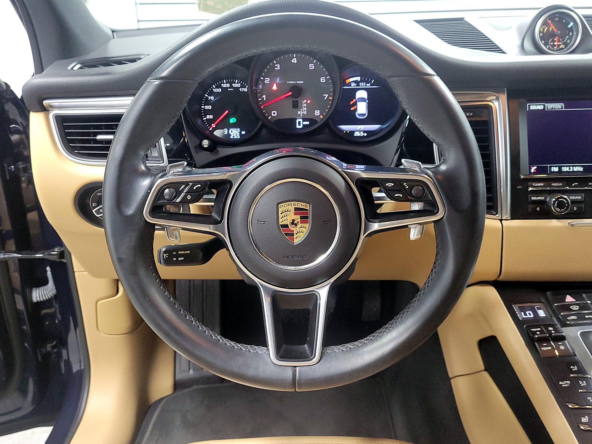 Thumbnail: 2016 Porsche Macan - 10
