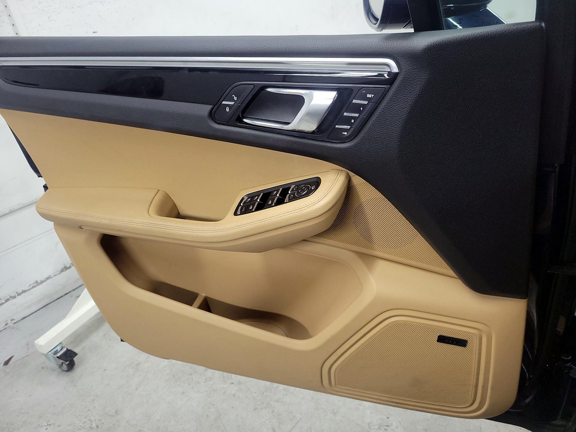 Thumbnail: 2016 Porsche Macan - 12