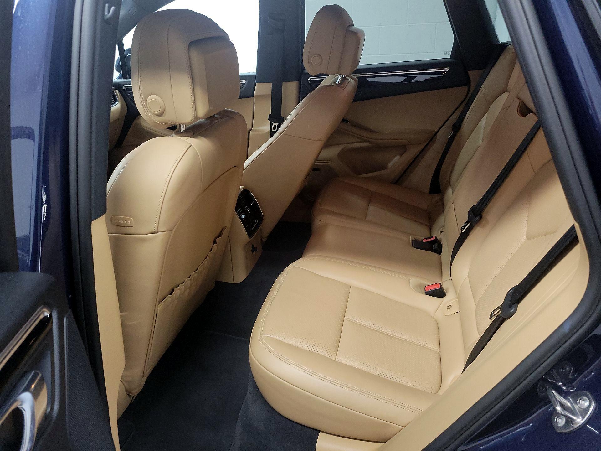 Thumbnail: 2016 Porsche Macan - 18