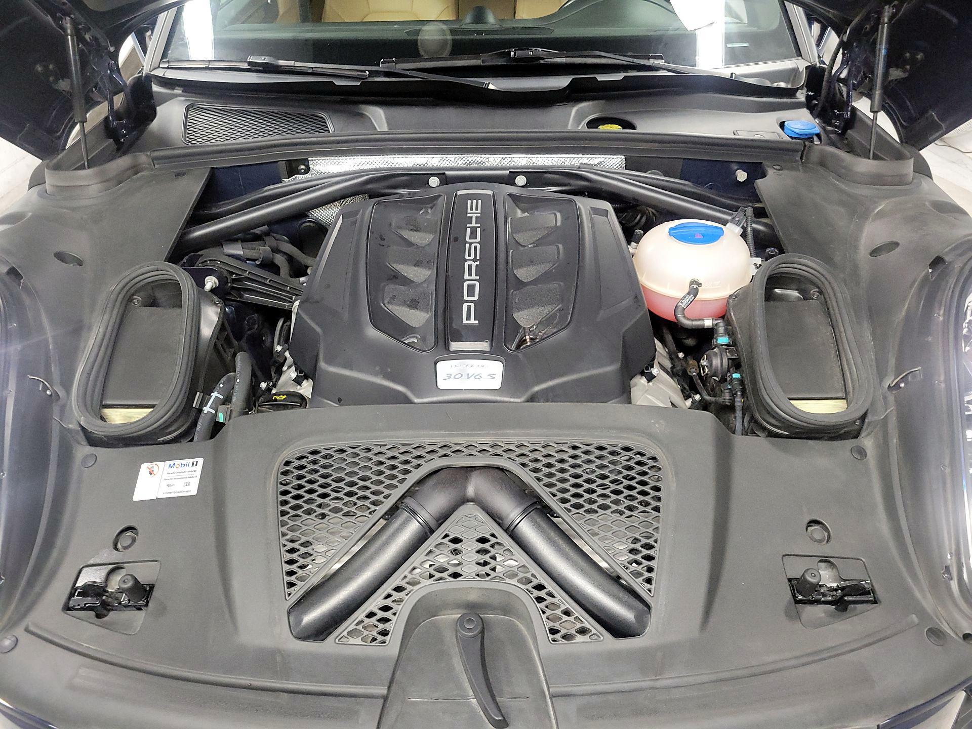 Thumbnail: 2016 Porsche Macan - 20