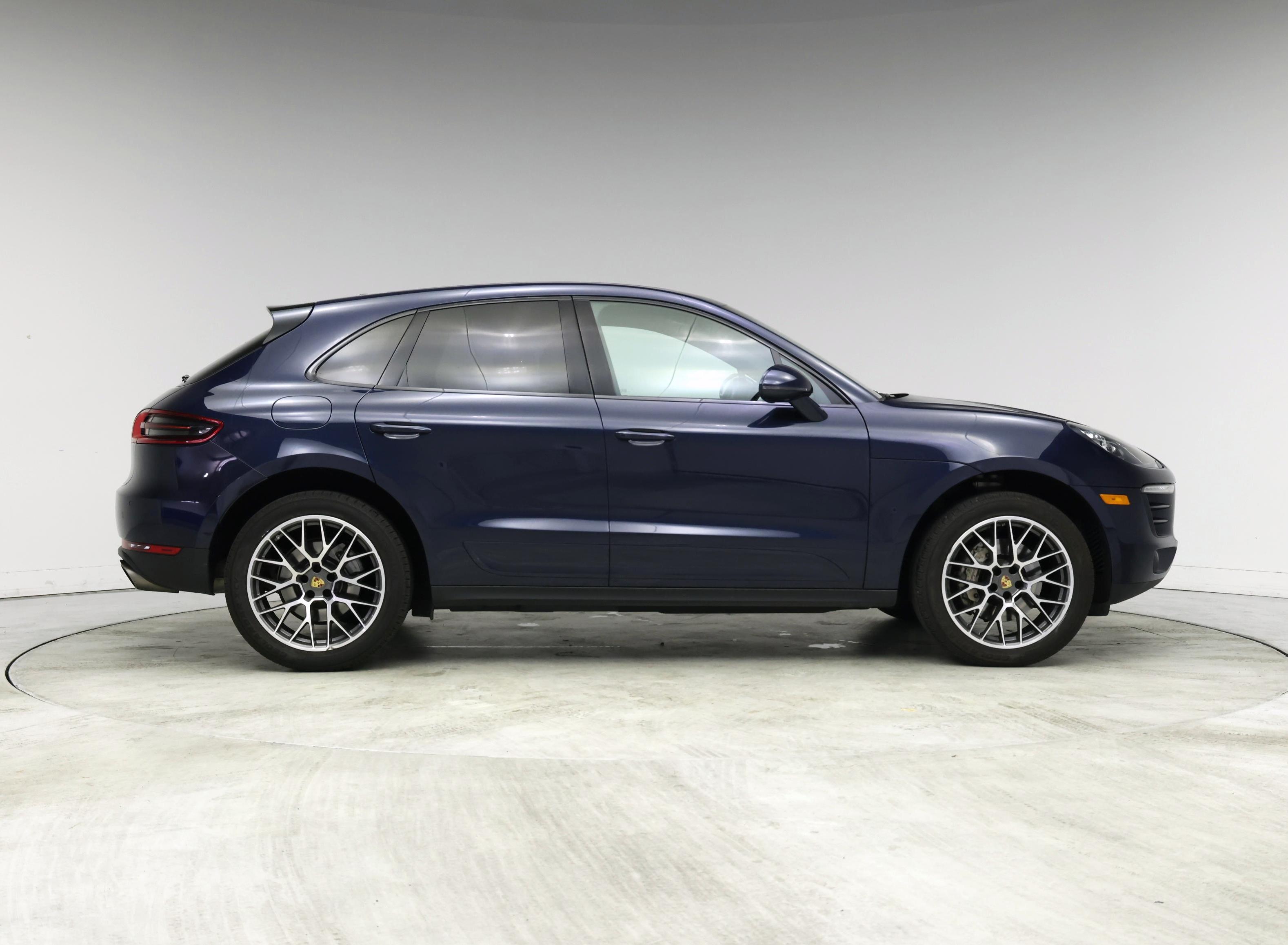 Thumbnail: 2016 Porsche Macan - 7