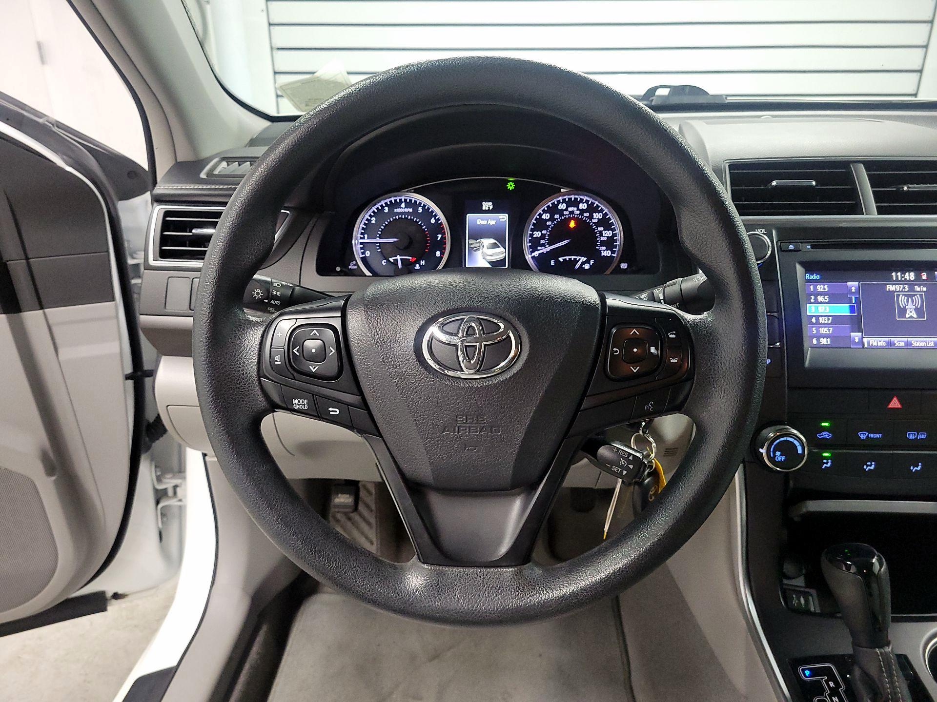 Thumbnail: 2017 Toyota Camry - 10