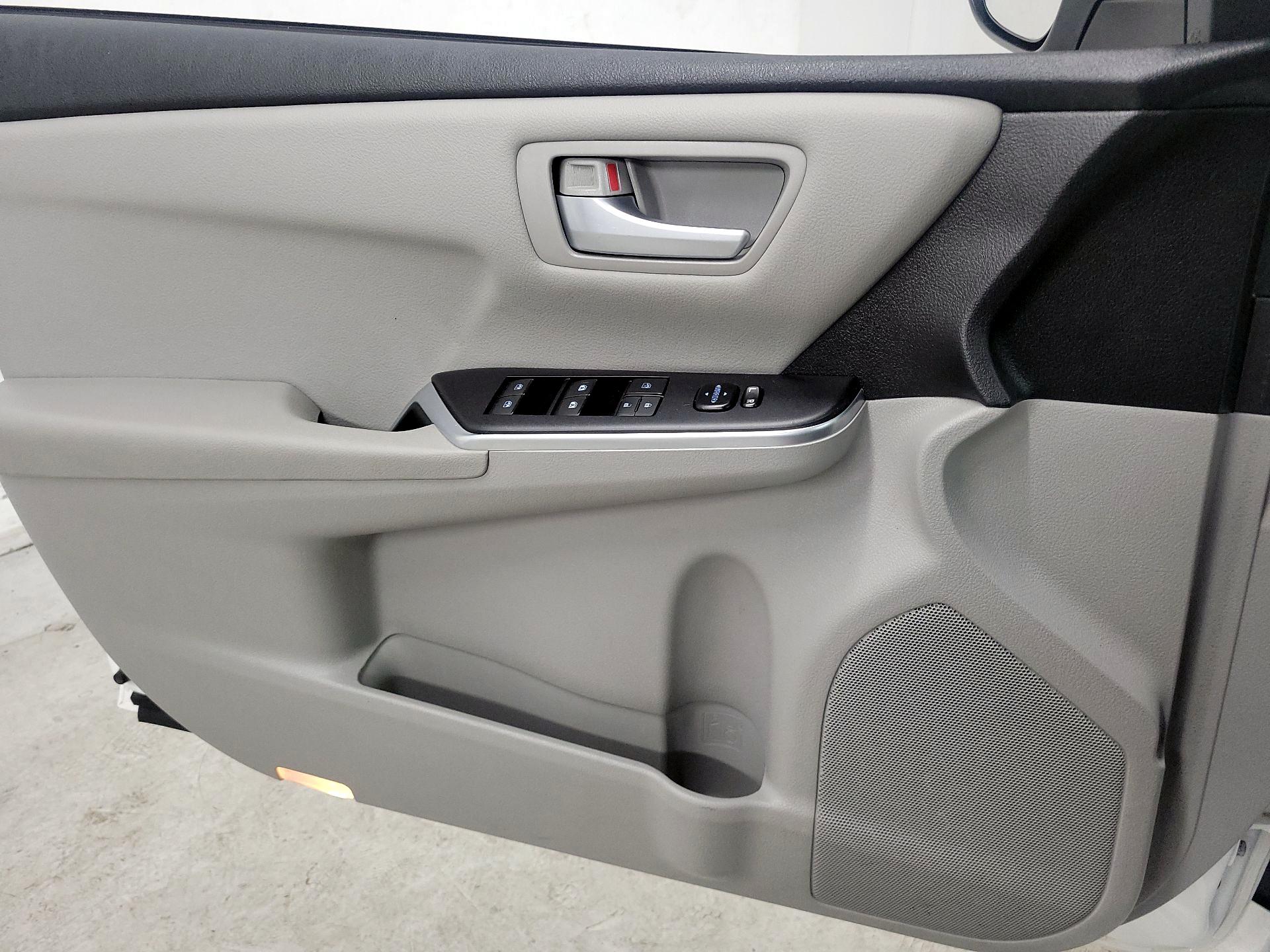 Thumbnail: 2017 Toyota Camry - 12