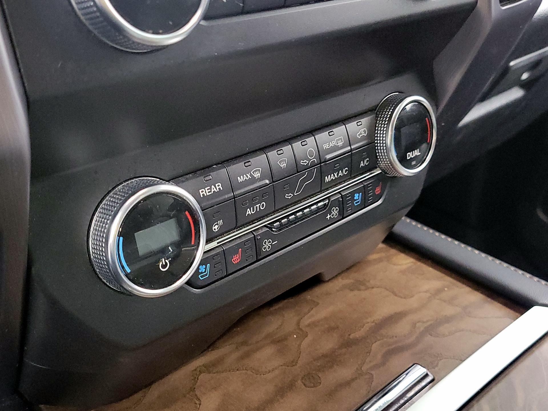Thumbnail: 2019 Ford Expedition - 16