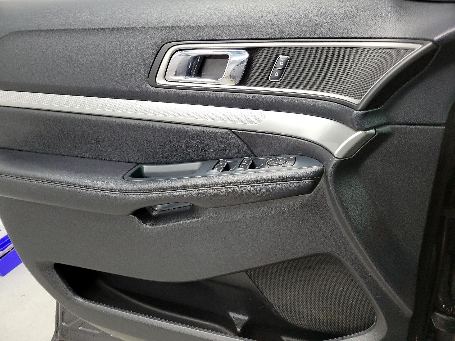 Thumbnail: 2016 Ford Explorer - 12