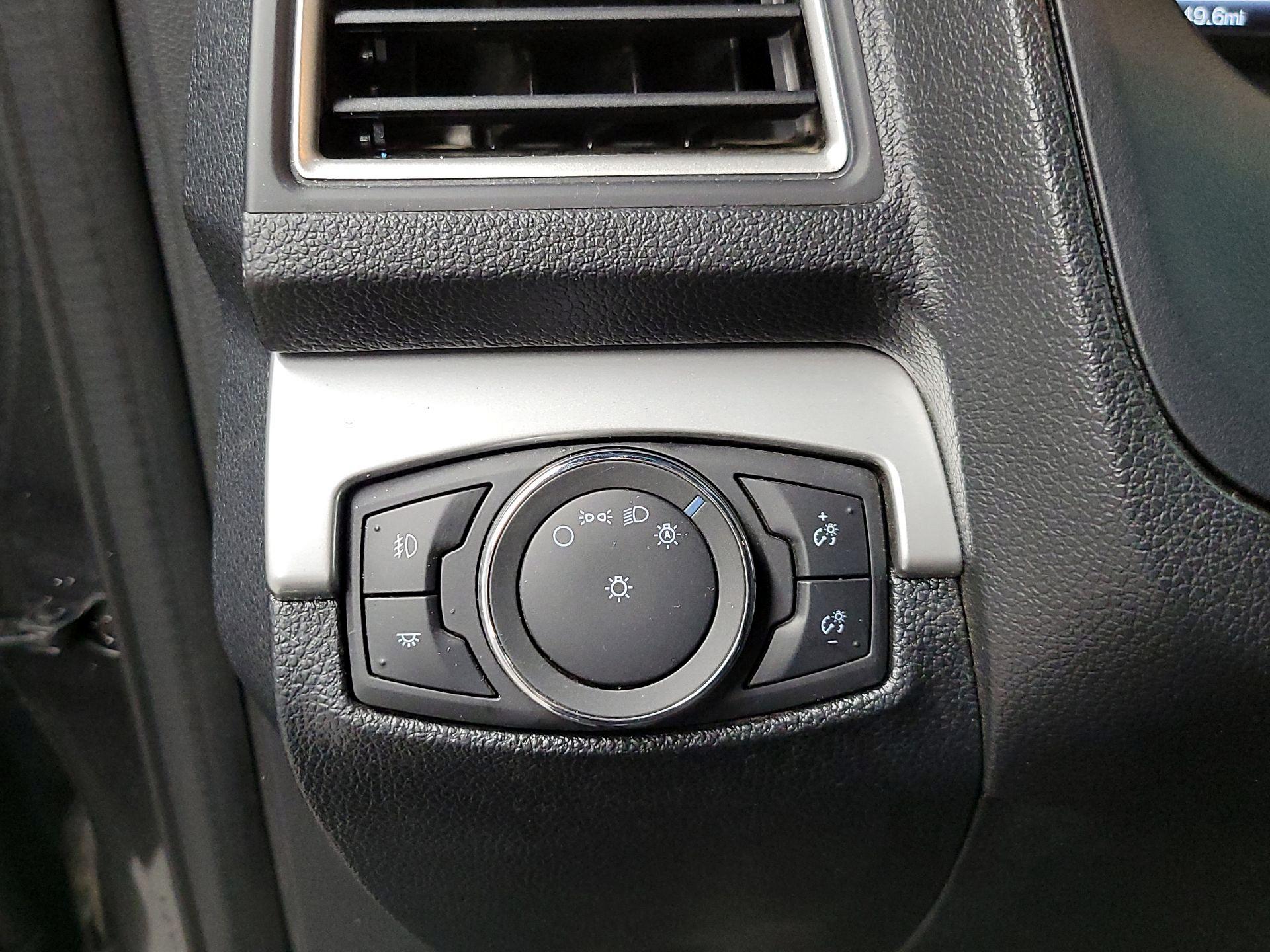 Thumbnail: 2016 Ford Explorer - 13