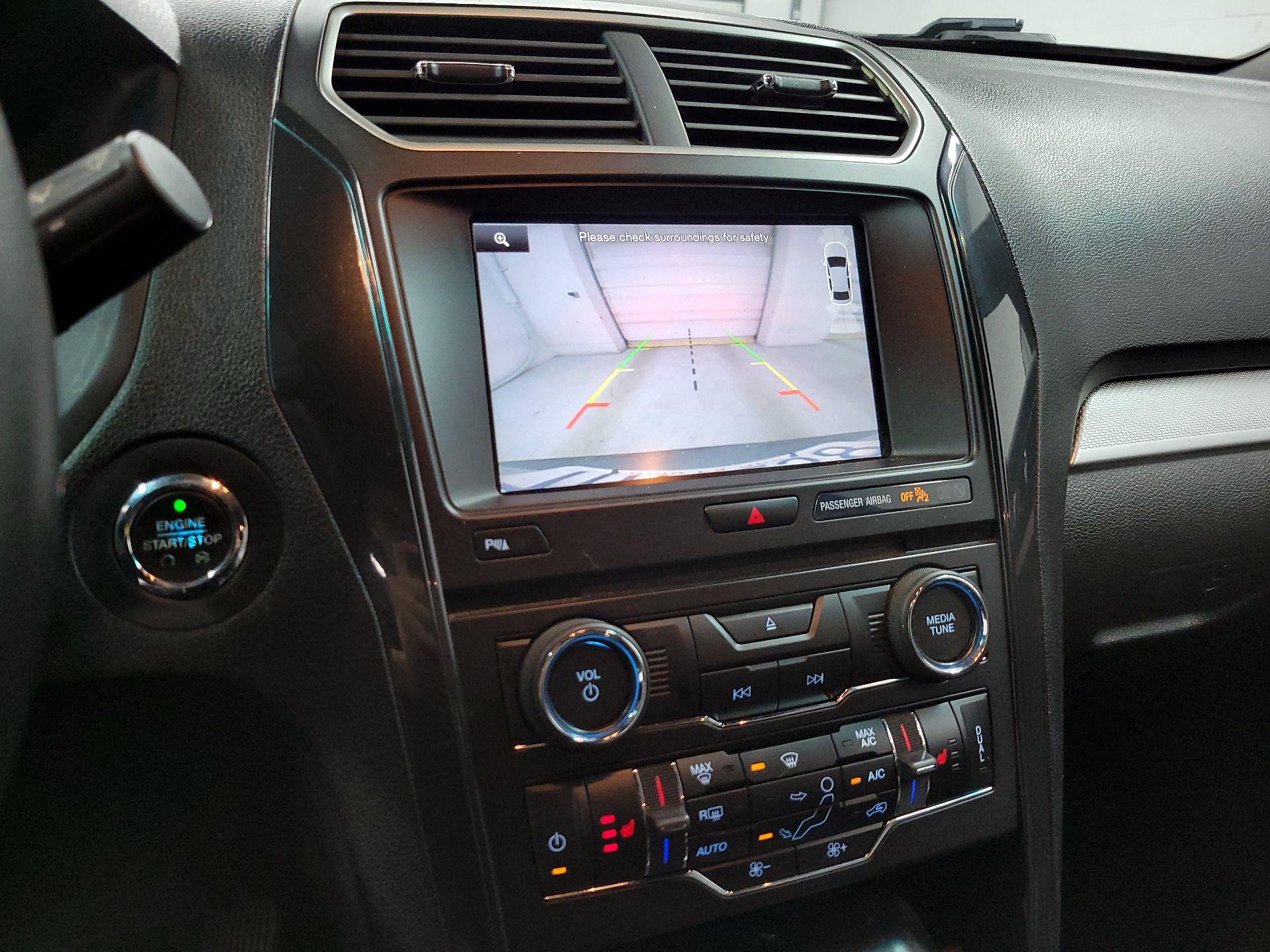 Thumbnail: 2016 Ford Explorer - 14