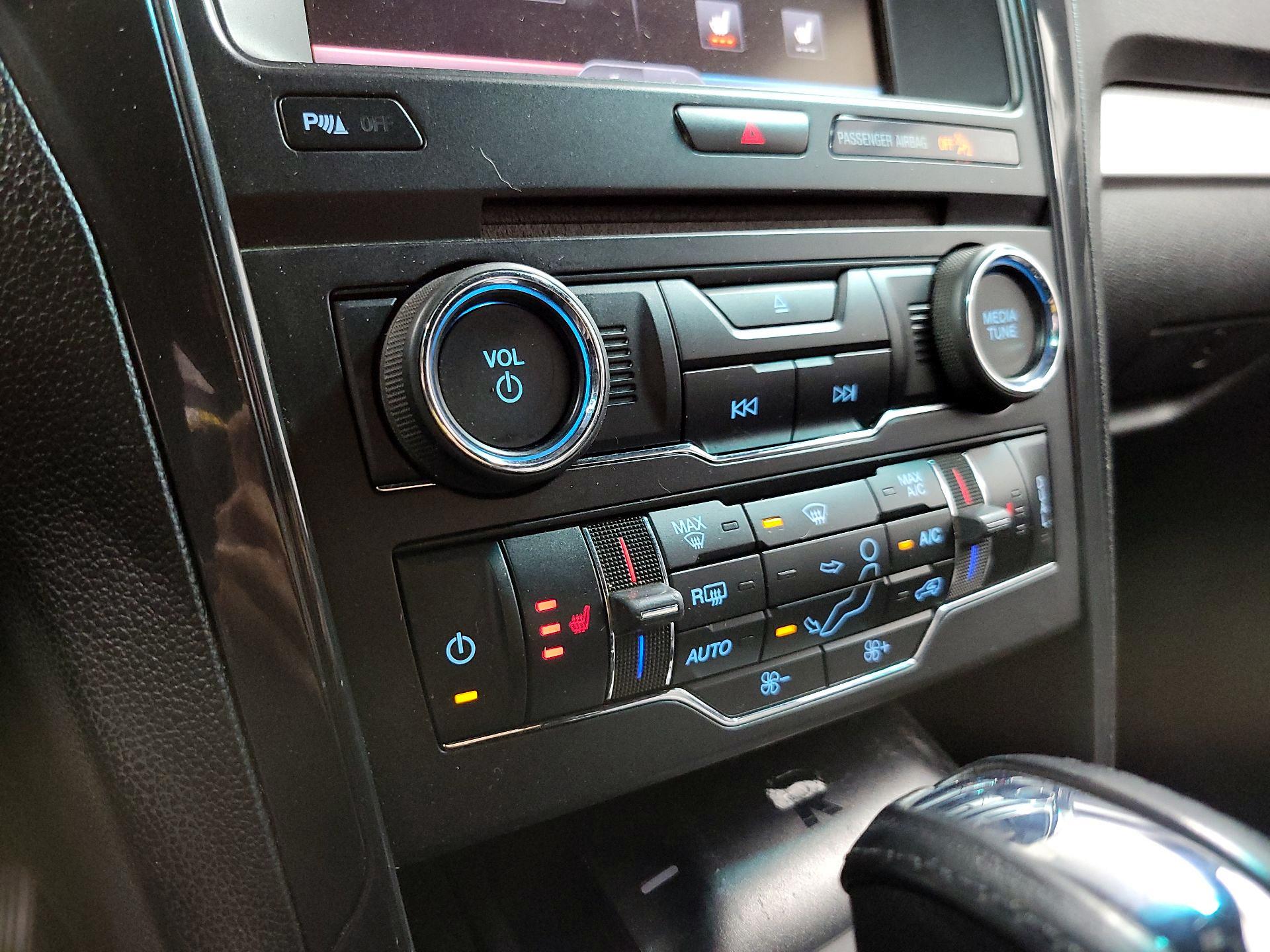 Thumbnail: 2016 Ford Explorer - 16