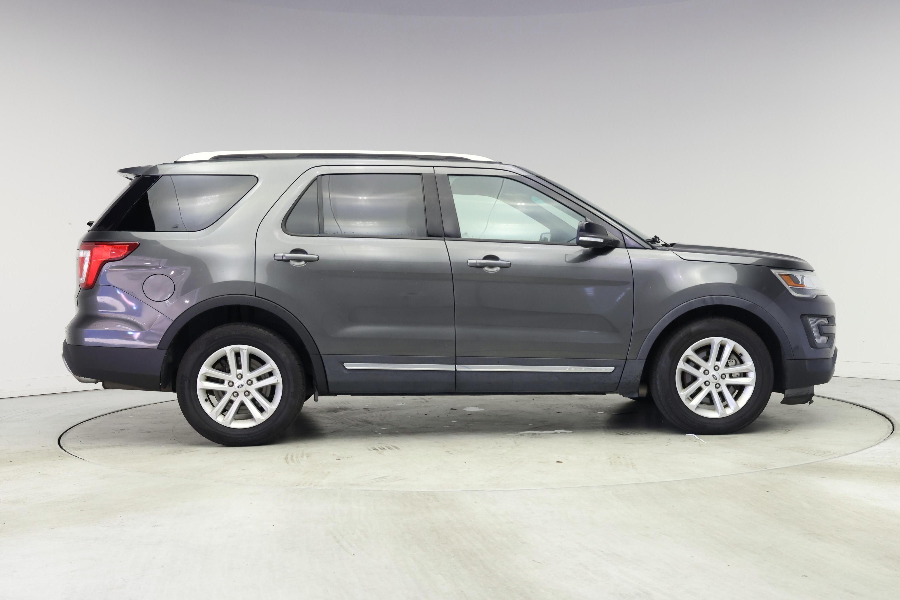 Thumbnail: 2016 Ford Explorer - 7