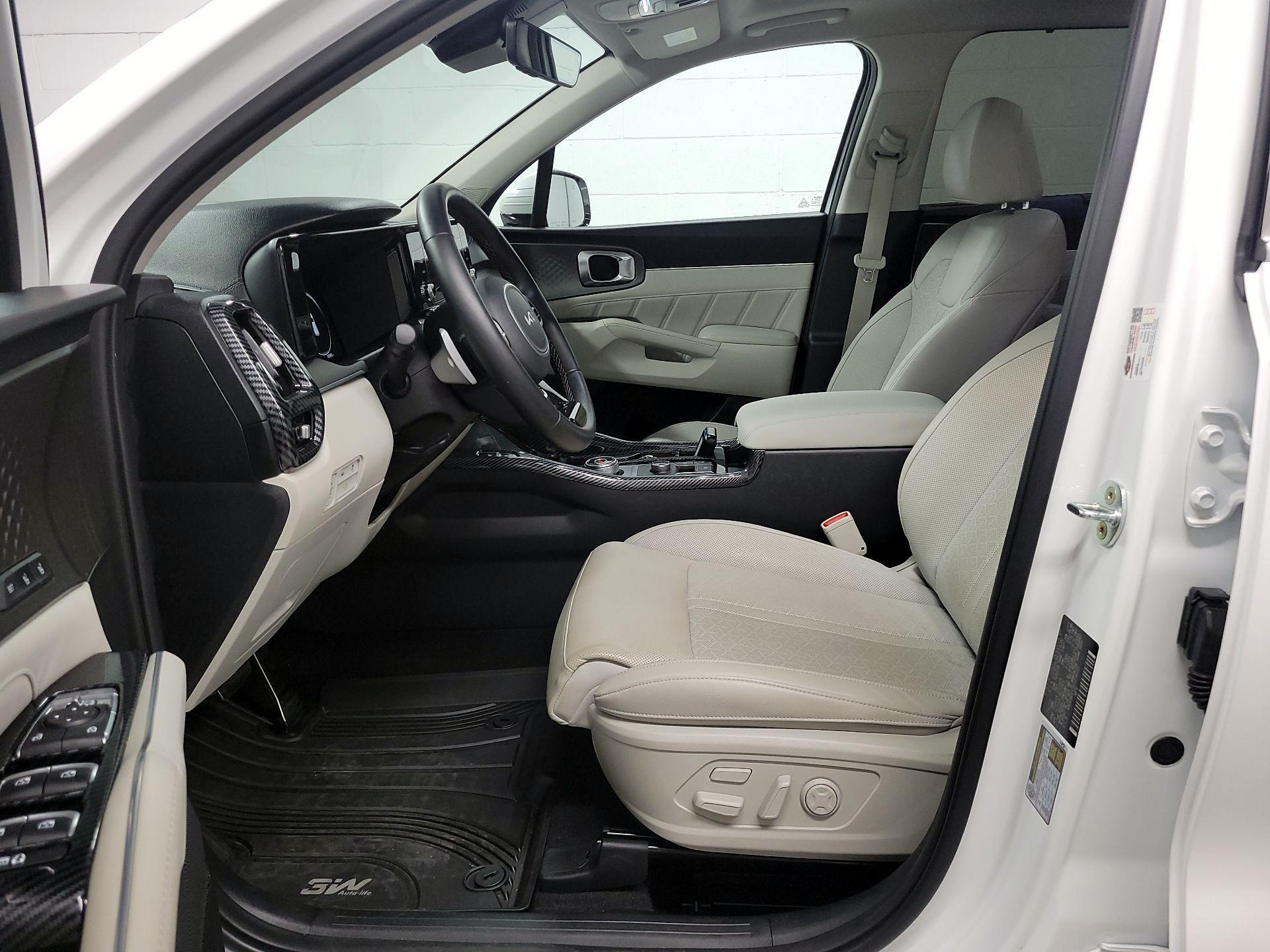 Thumbnail: 2023 Kia Sorento - 11
