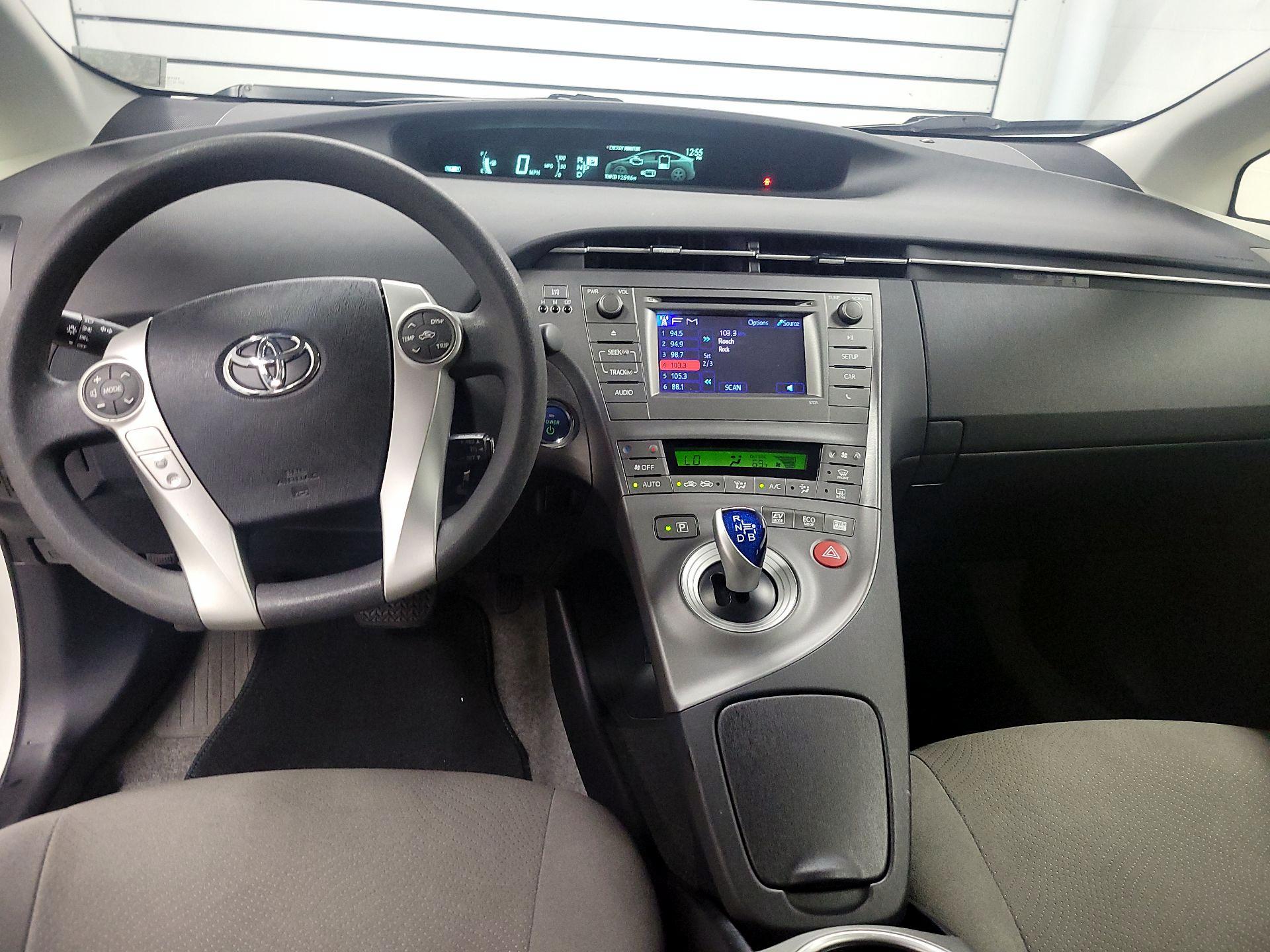 Thumbnail: 2015 Toyota Prius - 9