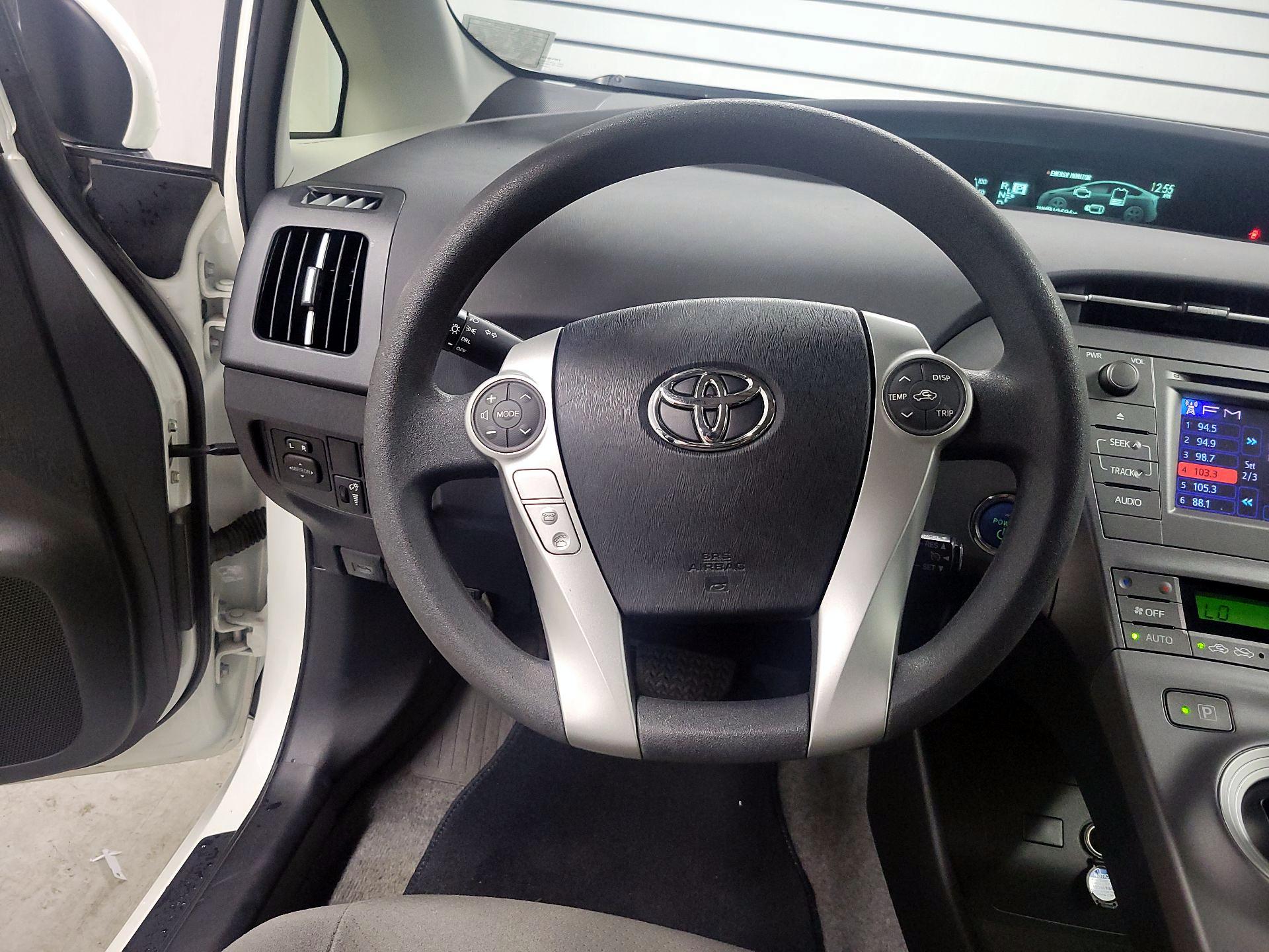 Thumbnail: 2015 Toyota Prius - 10