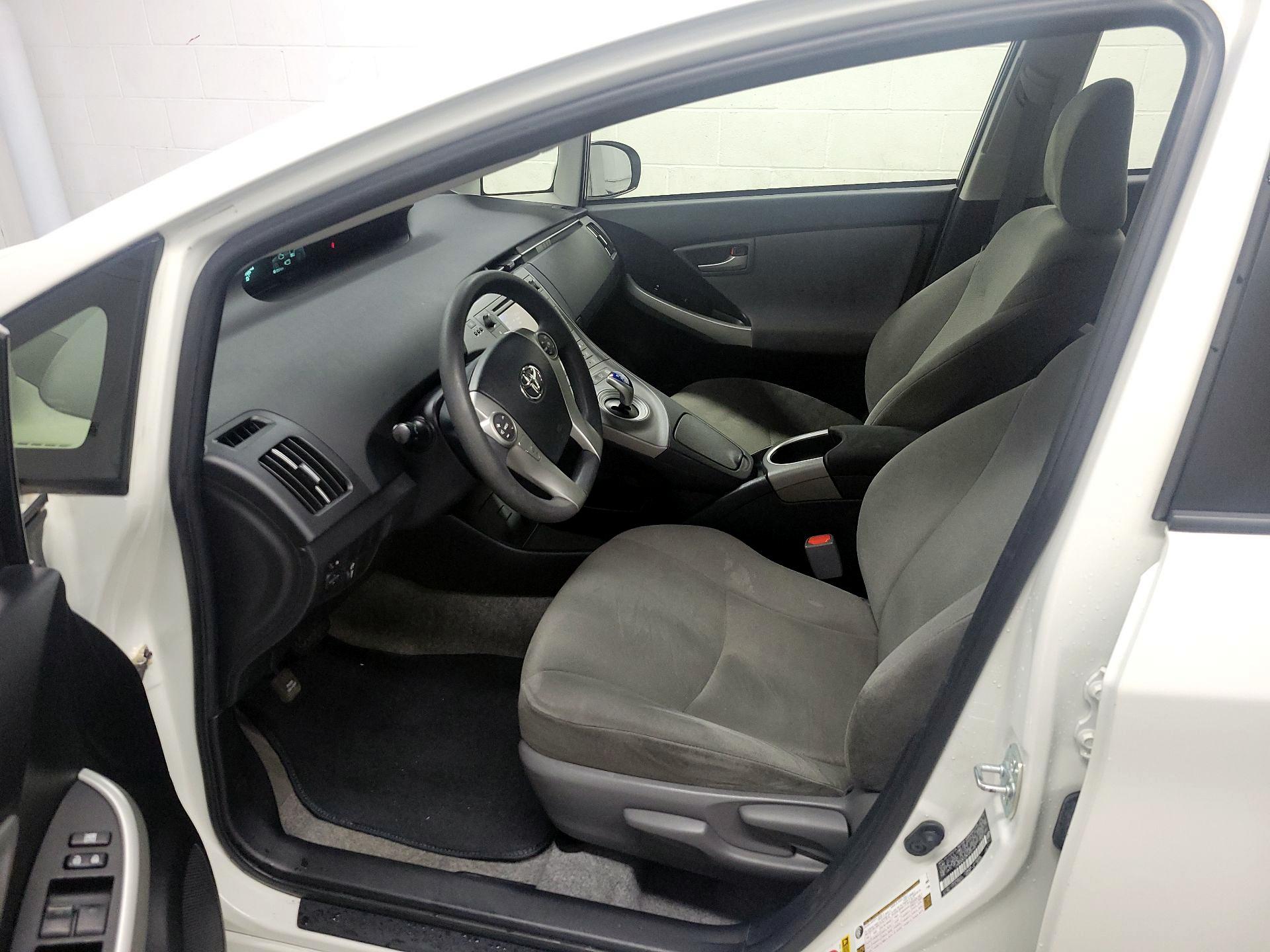 Thumbnail: 2015 Toyota Prius - 11