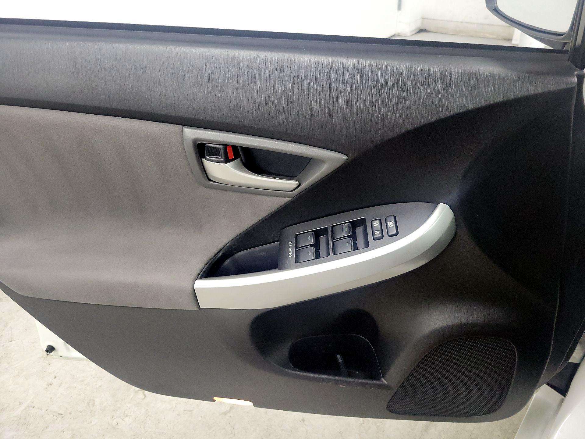 Thumbnail: 2015 Toyota Prius - 12
