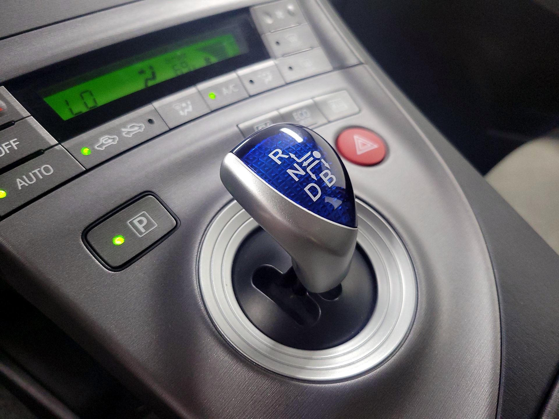 Thumbnail: 2015 Toyota Prius - 17