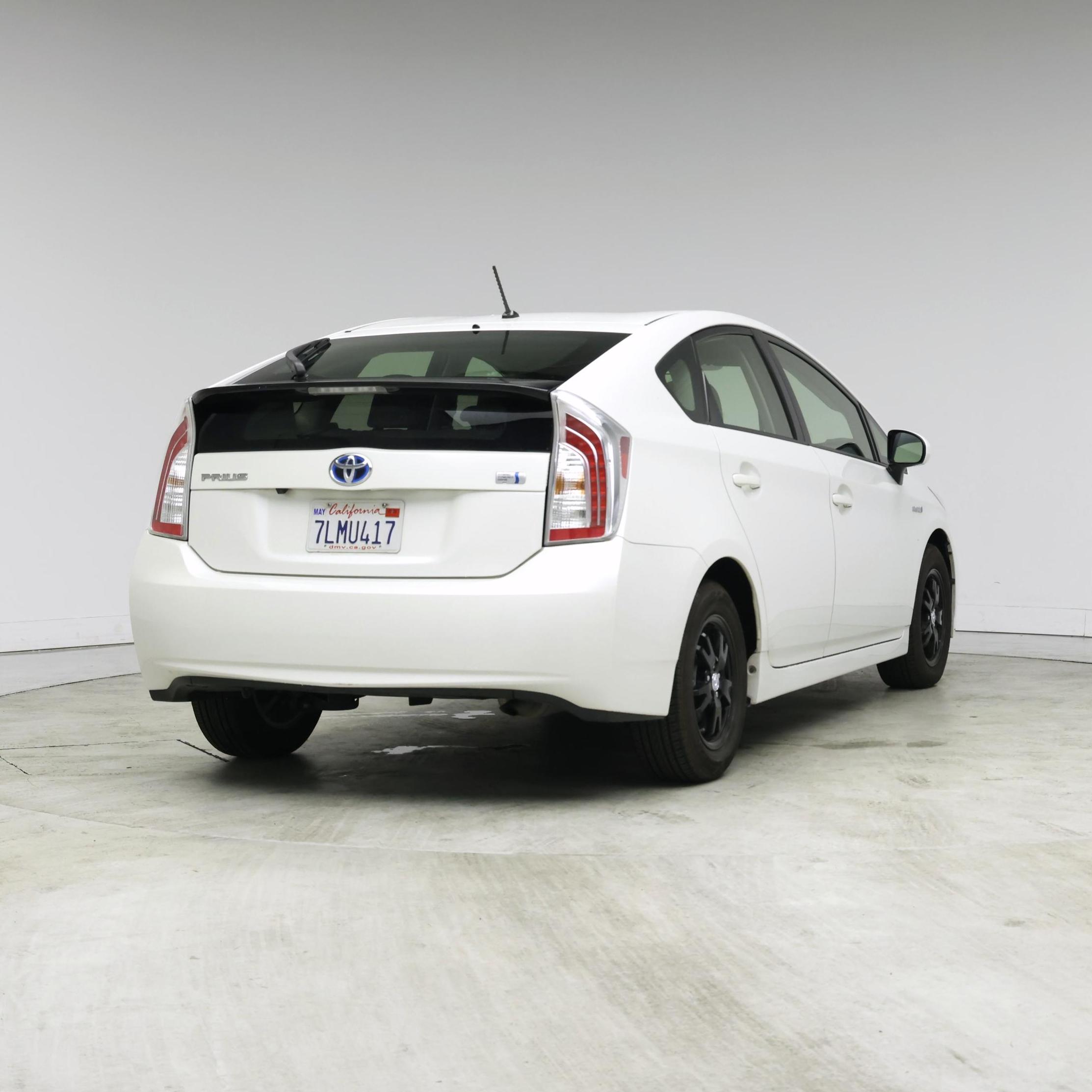 Thumbnail: 2015 Toyota Prius - 8