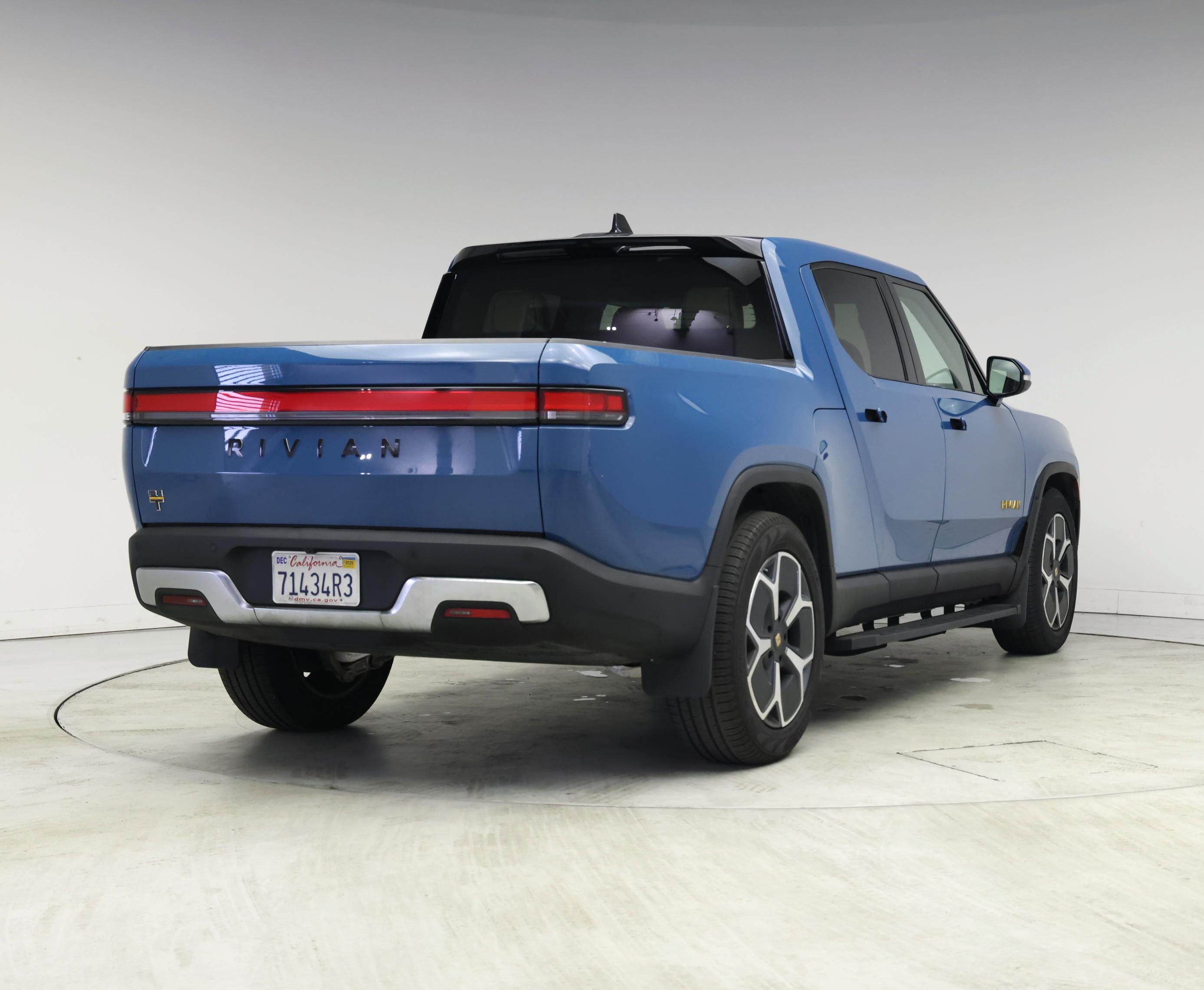 Thumbnail: 2022 Rivian R1T - 8
