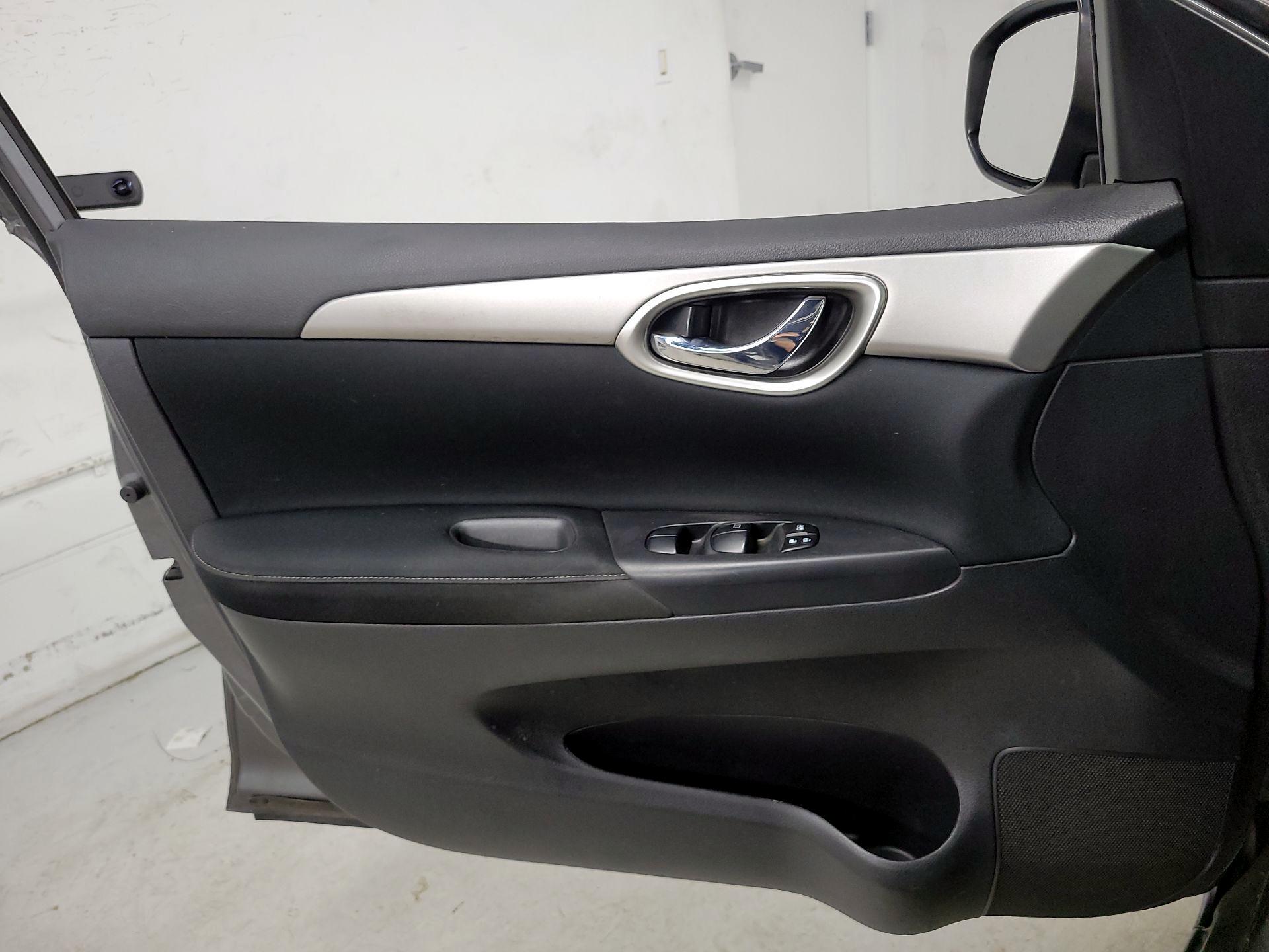 Thumbnail: 2015 Nissan Sentra - 12