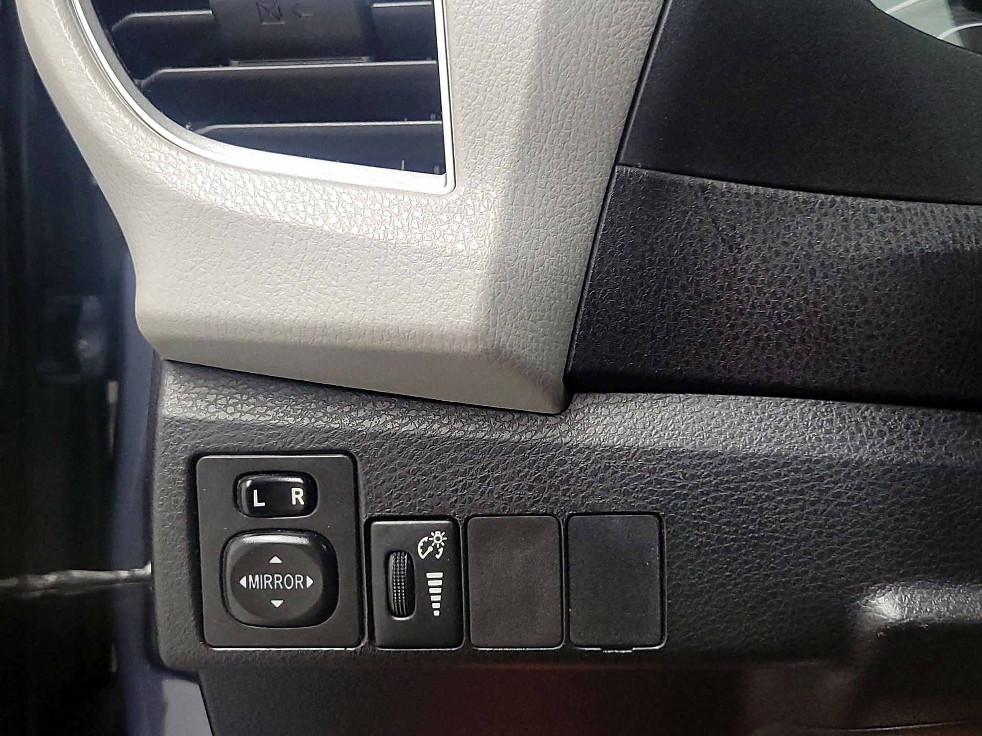 Thumbnail: 2016 Toyota Corolla - 13