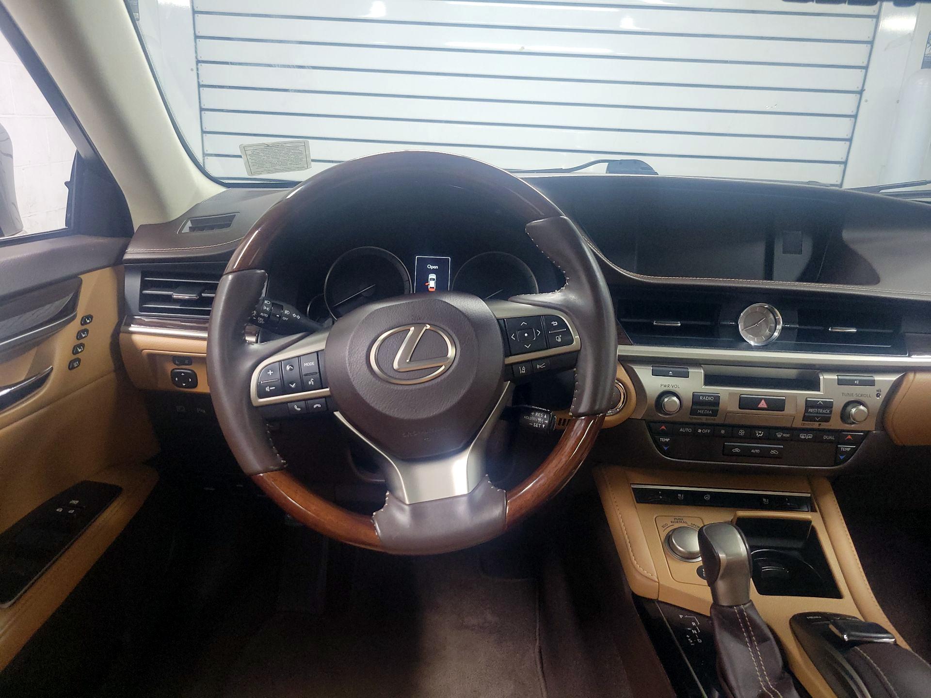 Thumbnail: 2016 Lexus ES - 10