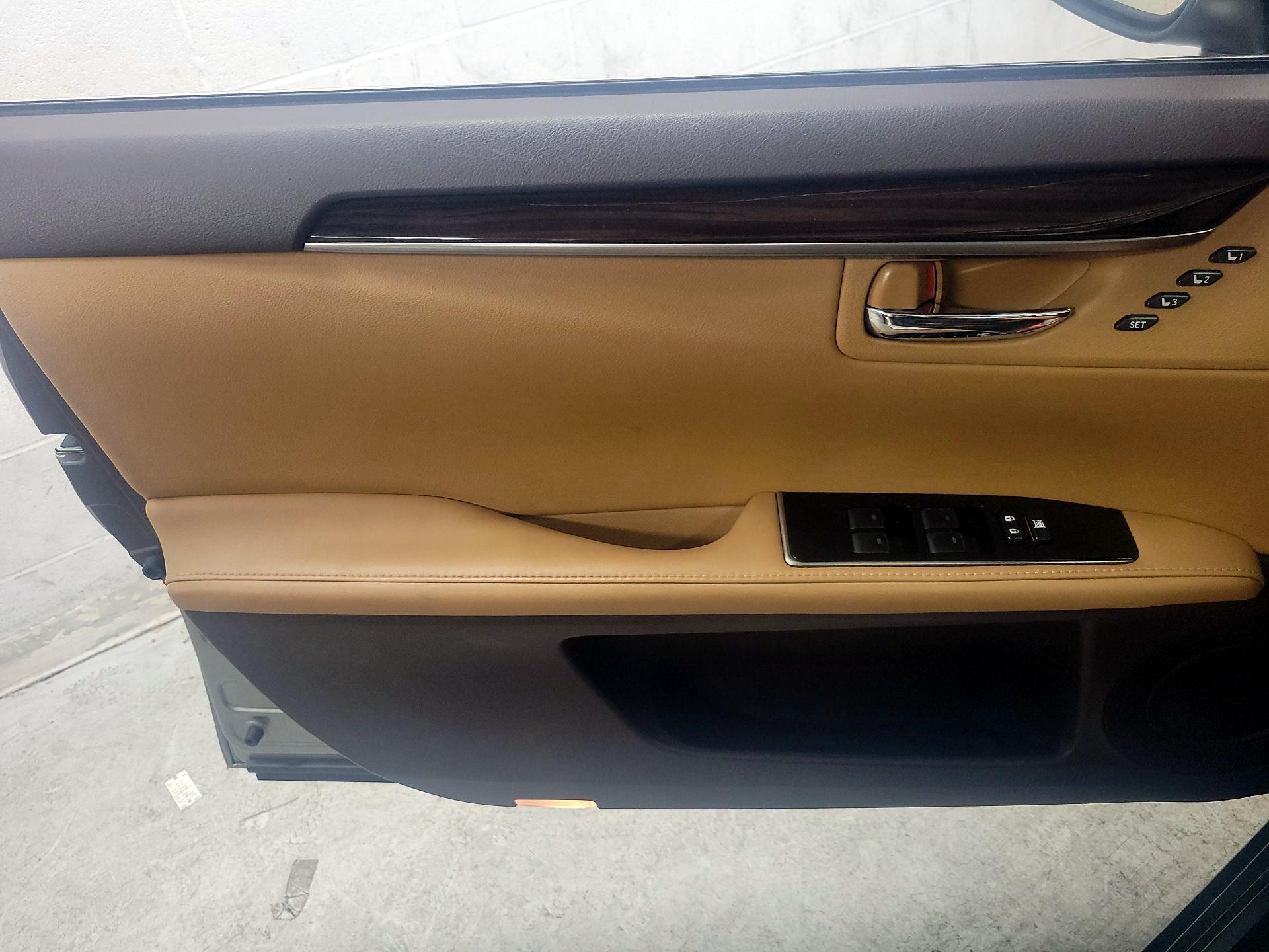 Thumbnail: 2016 Lexus ES - 12