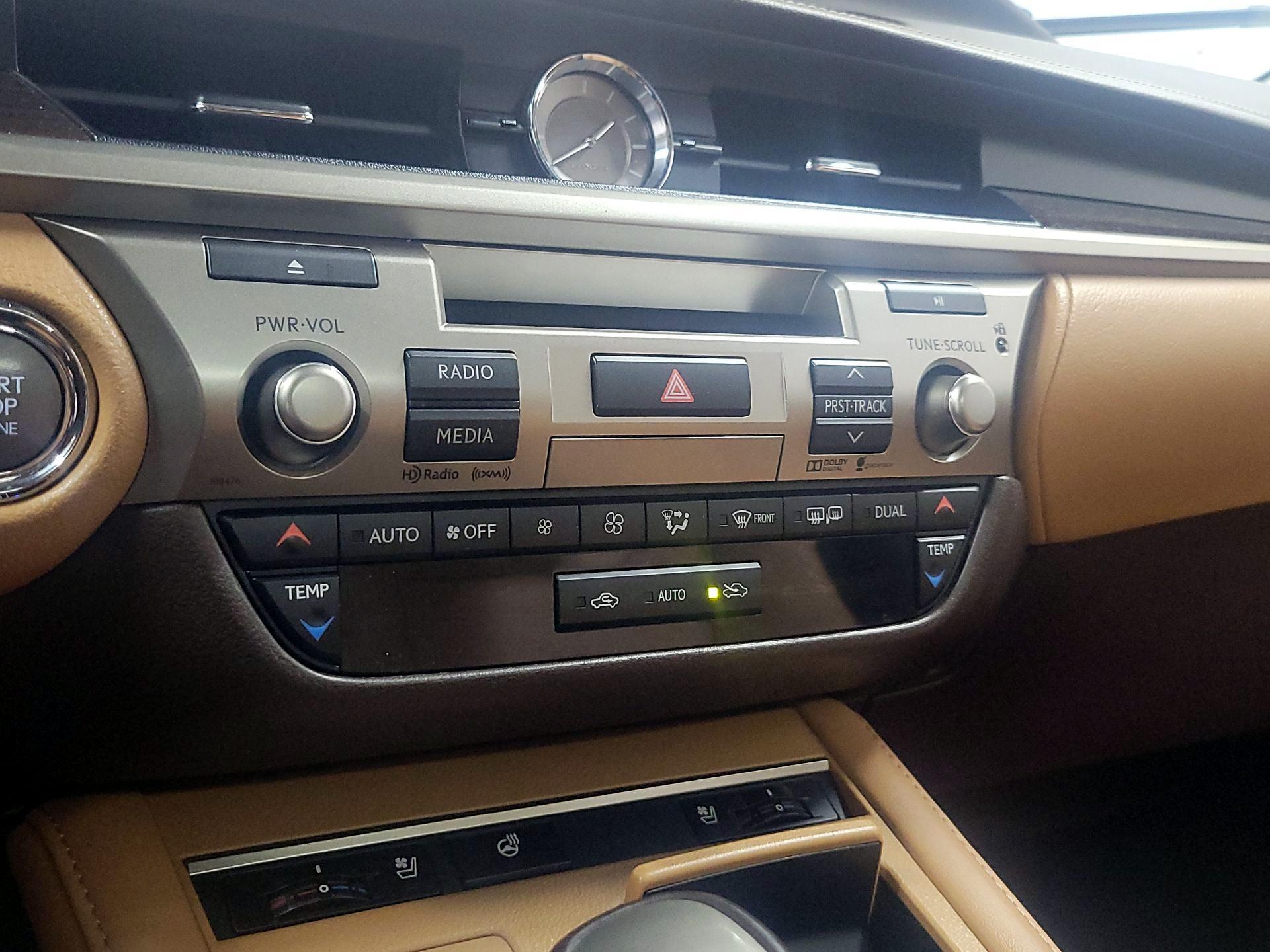Thumbnail: 2016 Lexus ES - 16