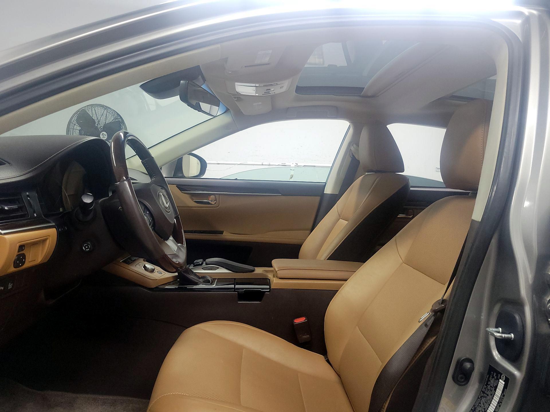 Thumbnail: 2016 Lexus ES - 18