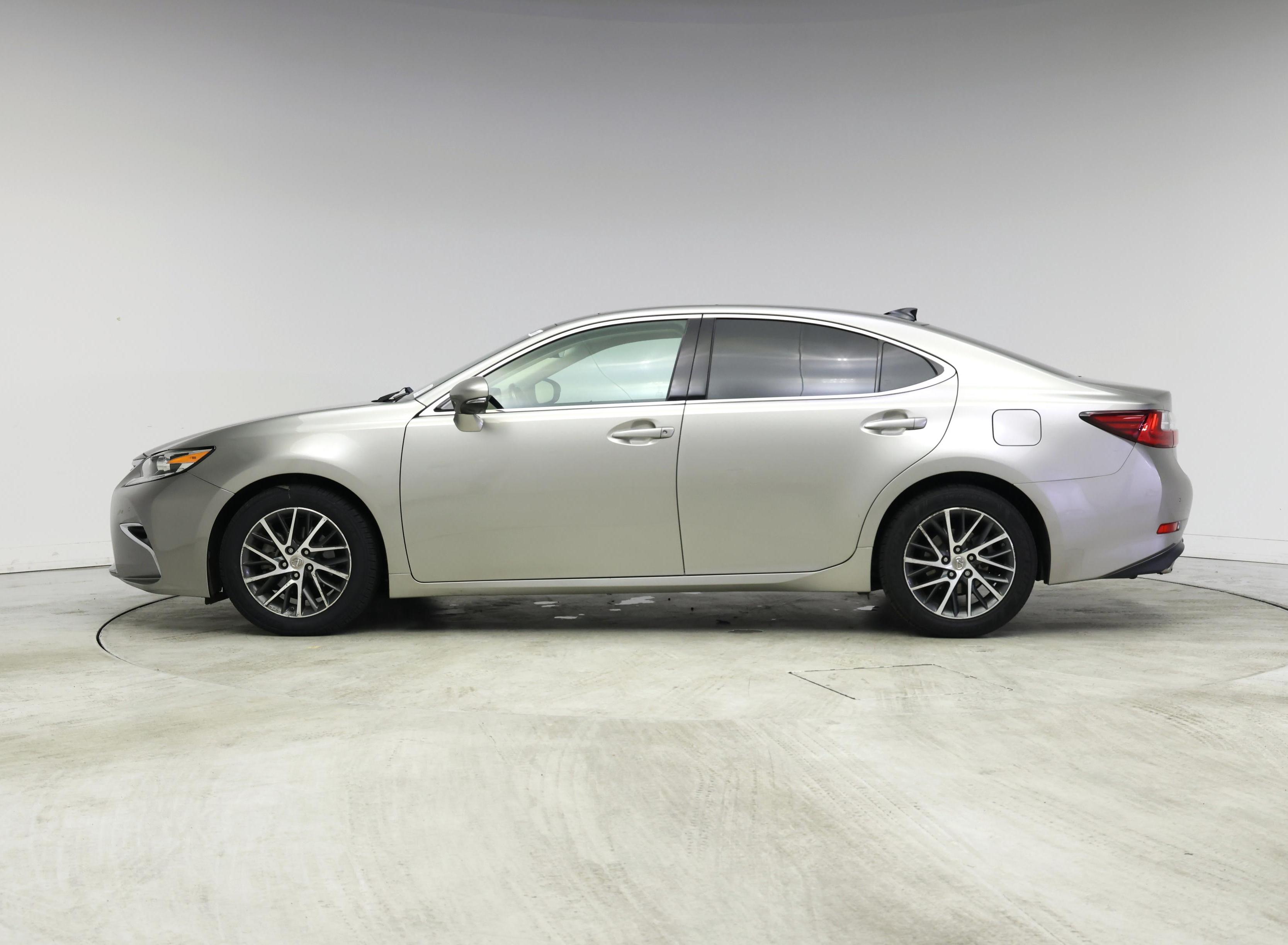 Thumbnail: 2016 Lexus ES - 3