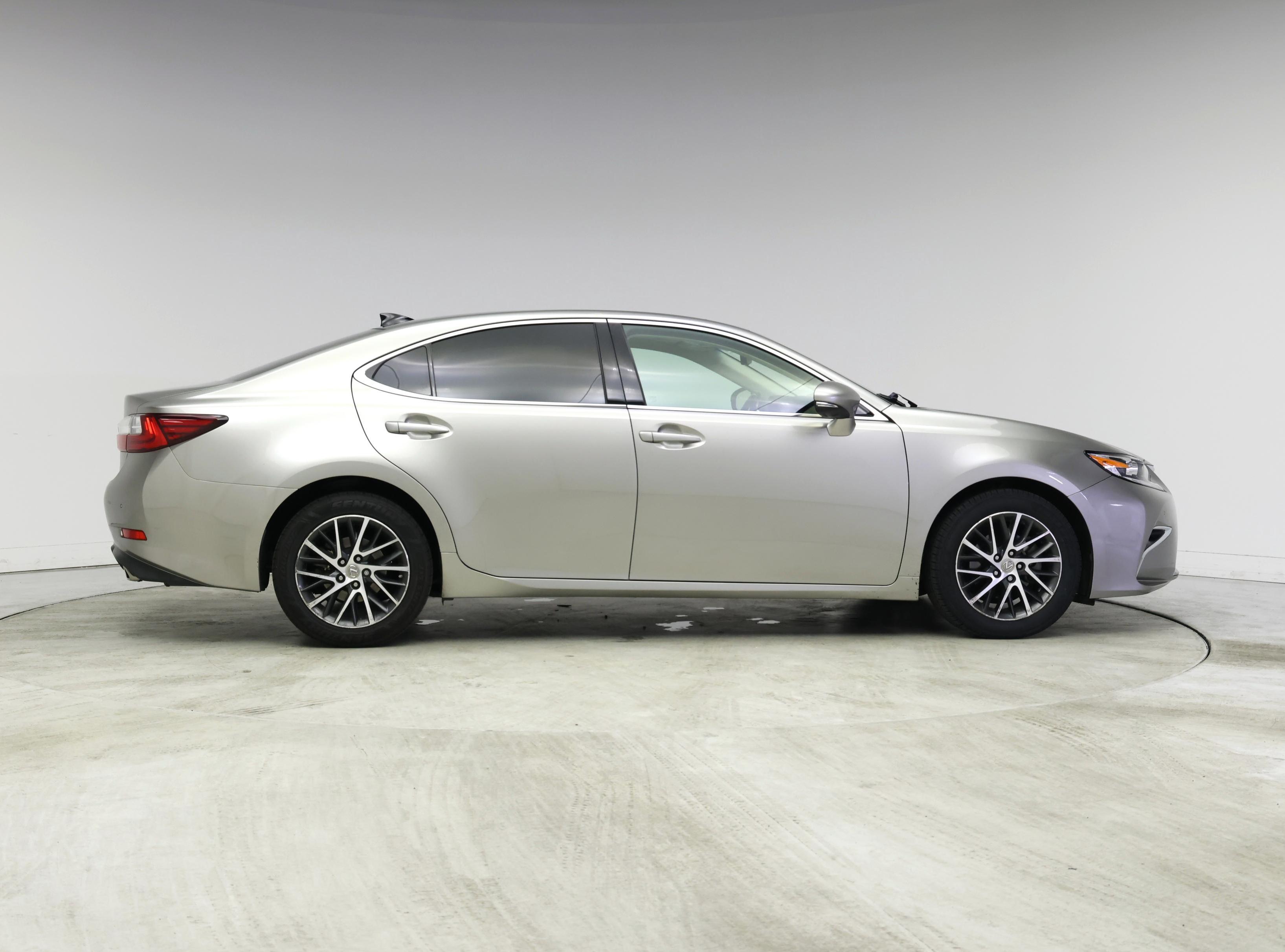 Thumbnail: 2016 Lexus ES - 7