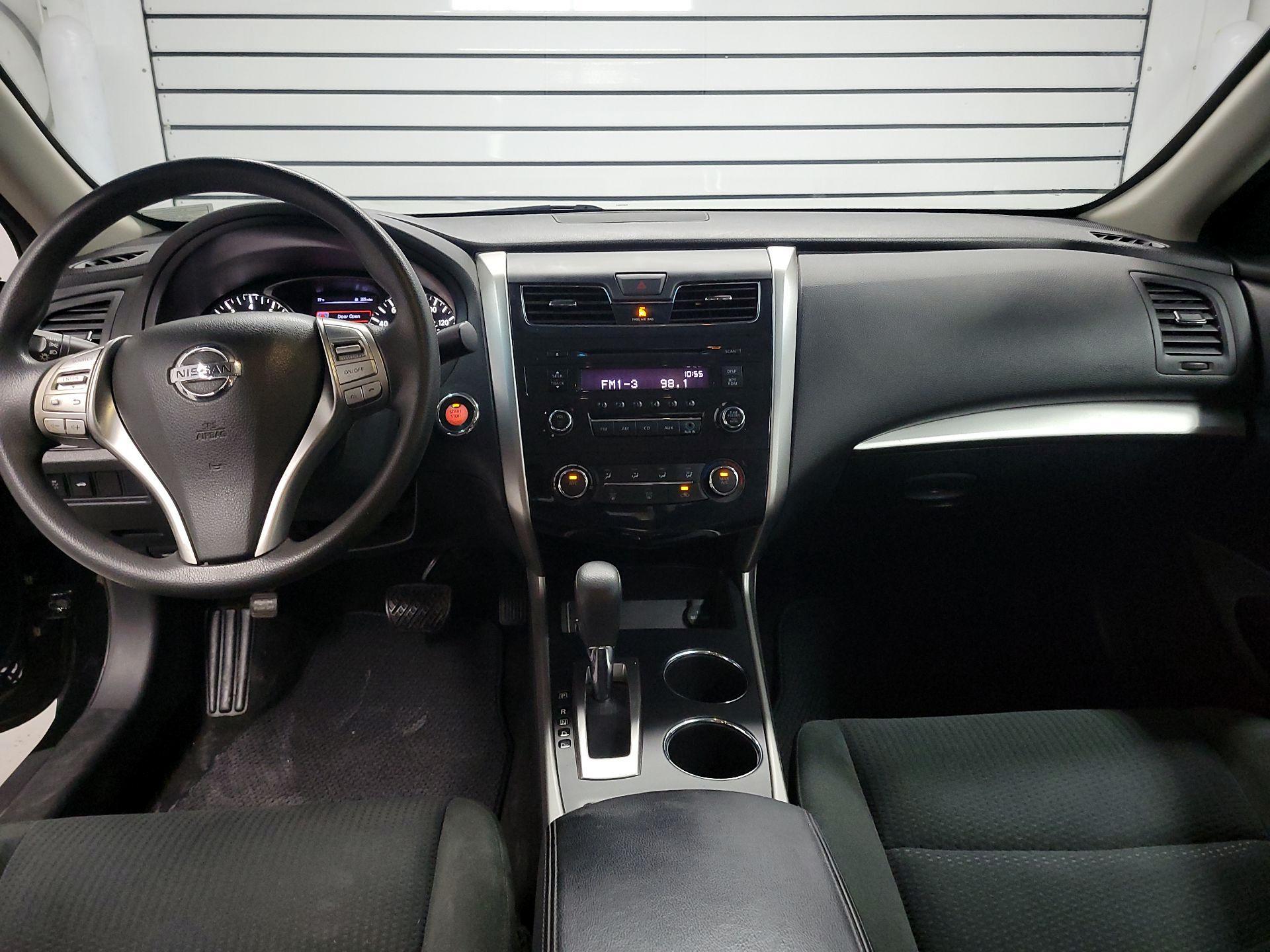 Thumbnail: 2015 Nissan Altima - 9
