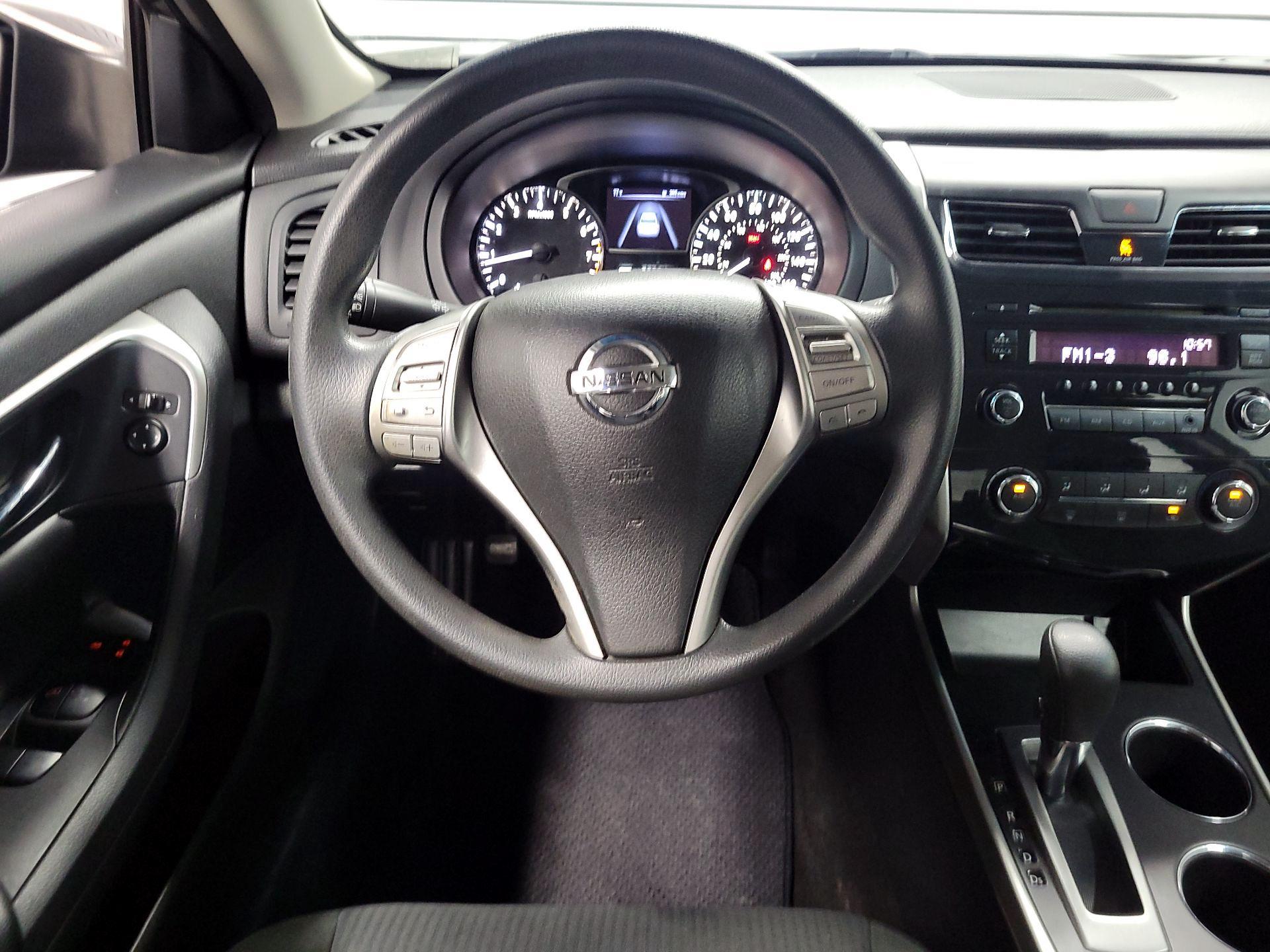 Thumbnail: 2015 Nissan Altima - 10