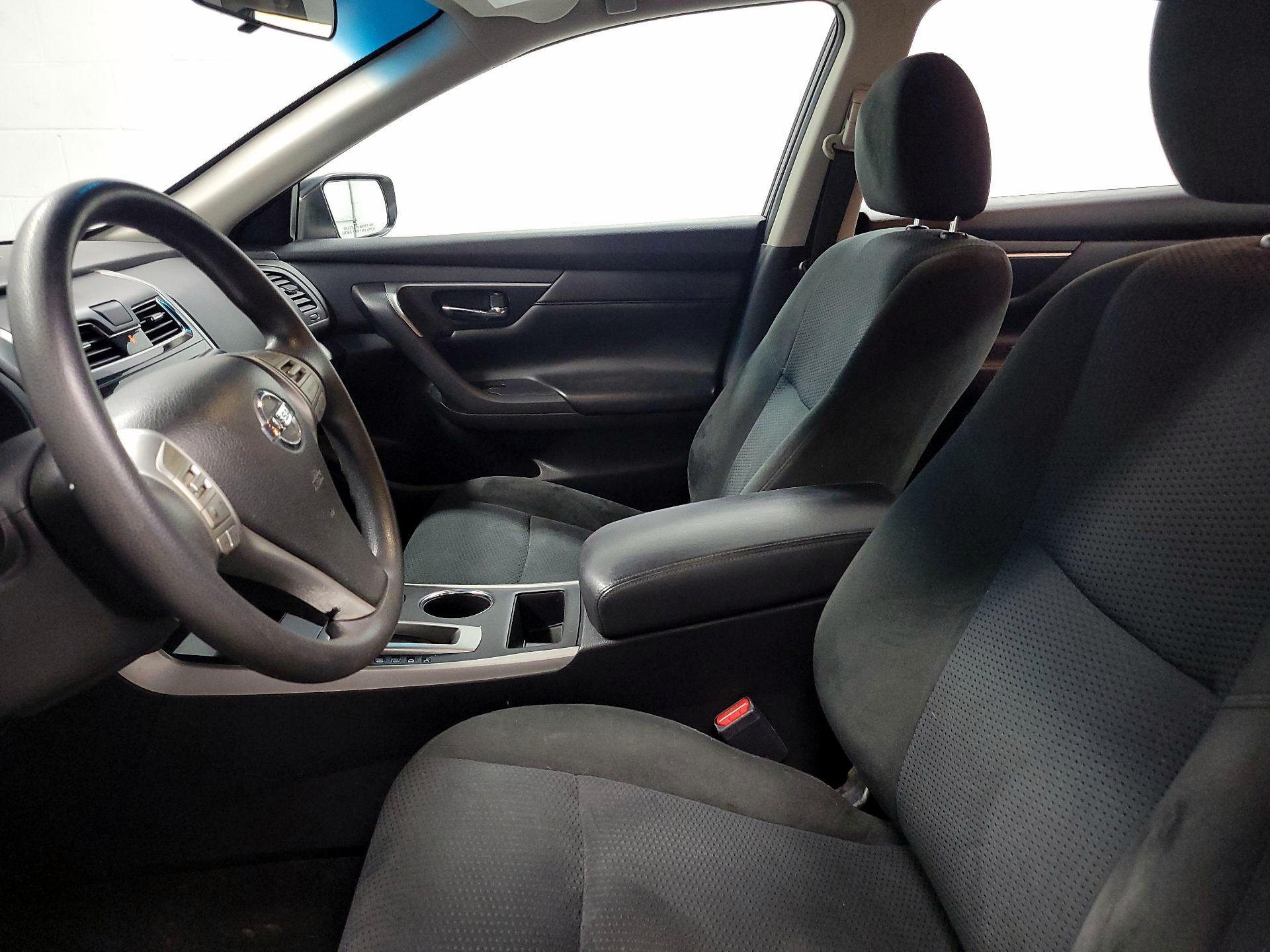 Thumbnail: 2015 Nissan Altima - 11