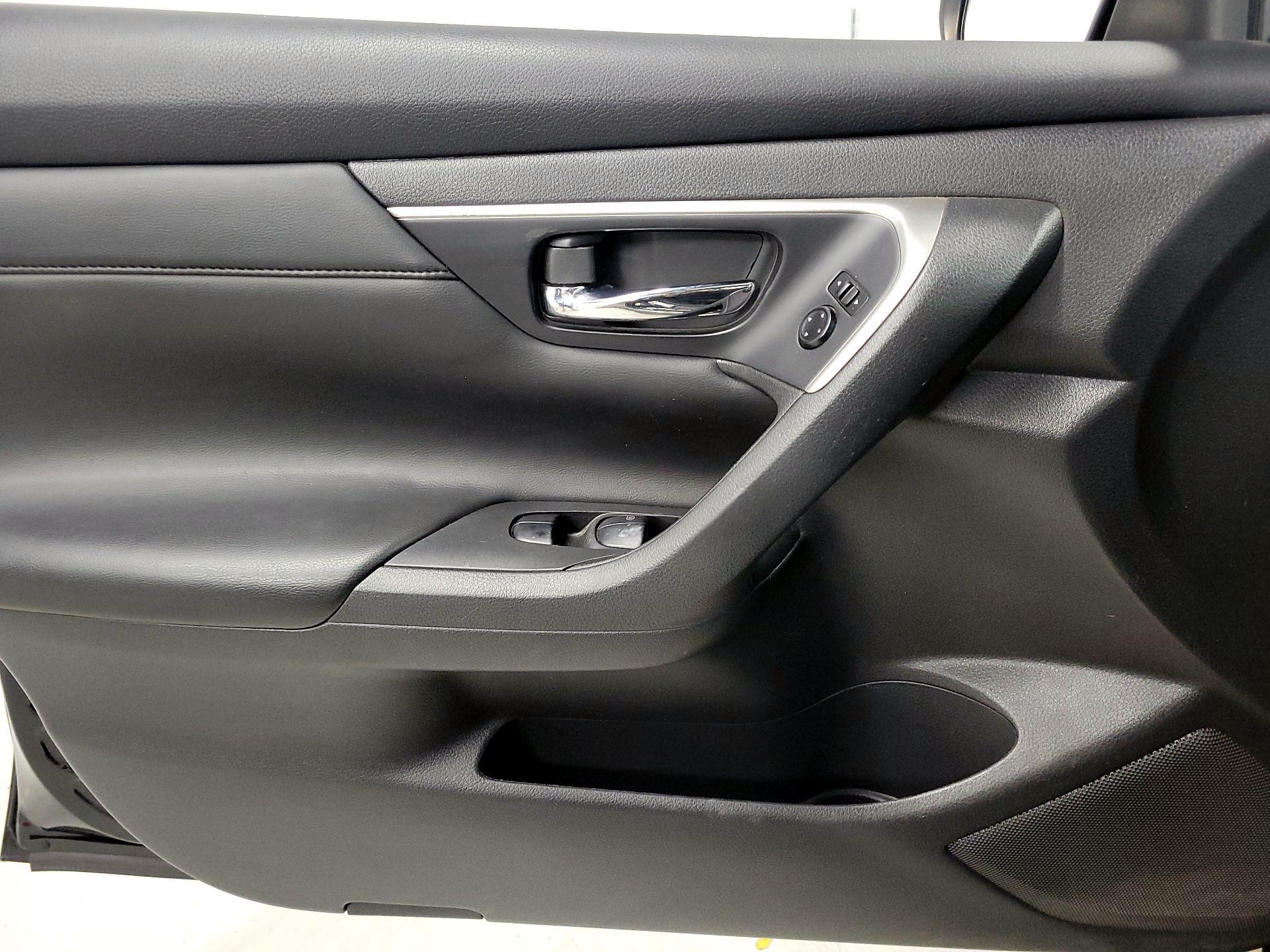 Thumbnail: 2015 Nissan Altima - 12