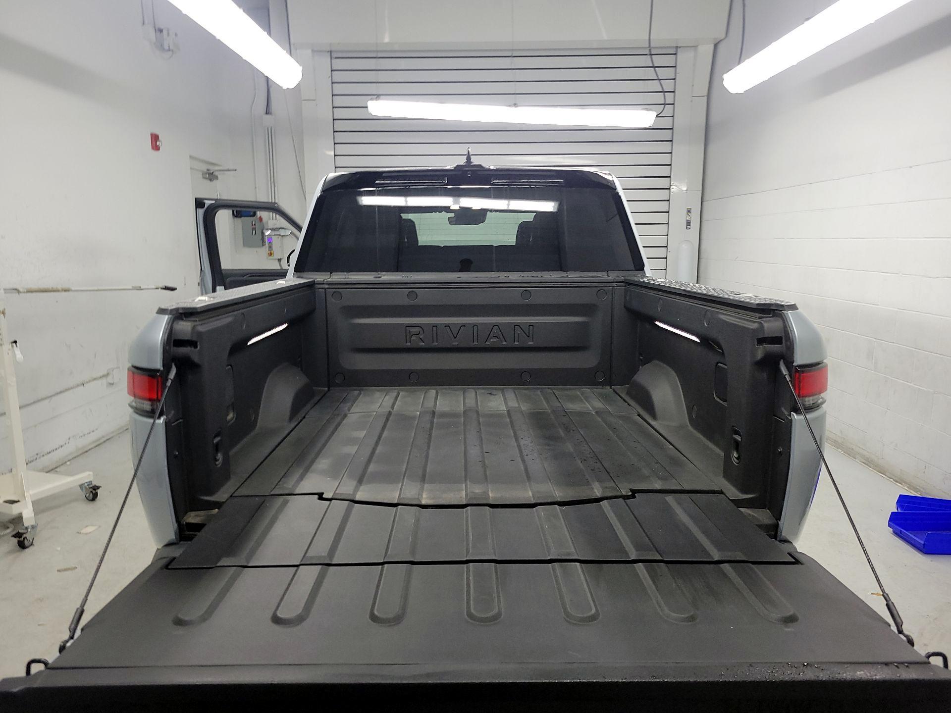 Thumbnail: 2023 Rivian R1T - 19