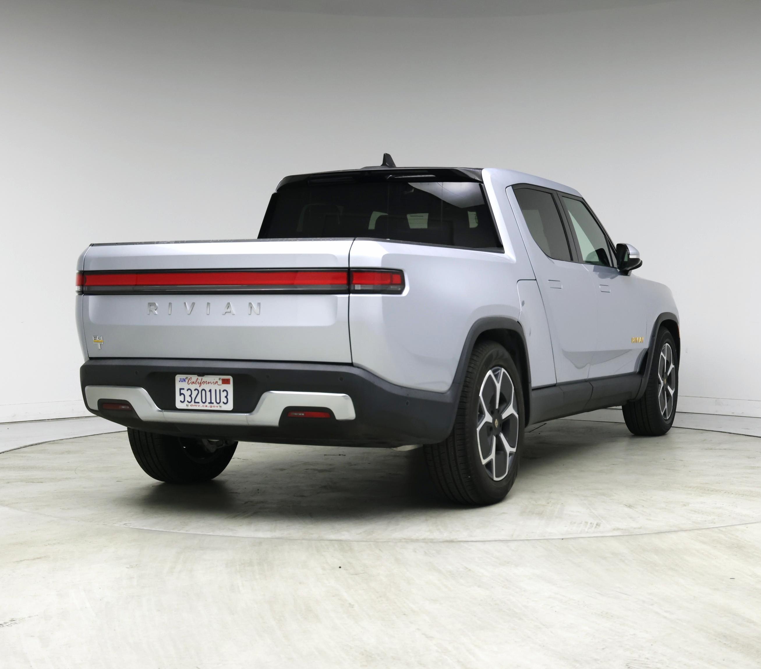 Thumbnail: 2023 Rivian R1T - 8