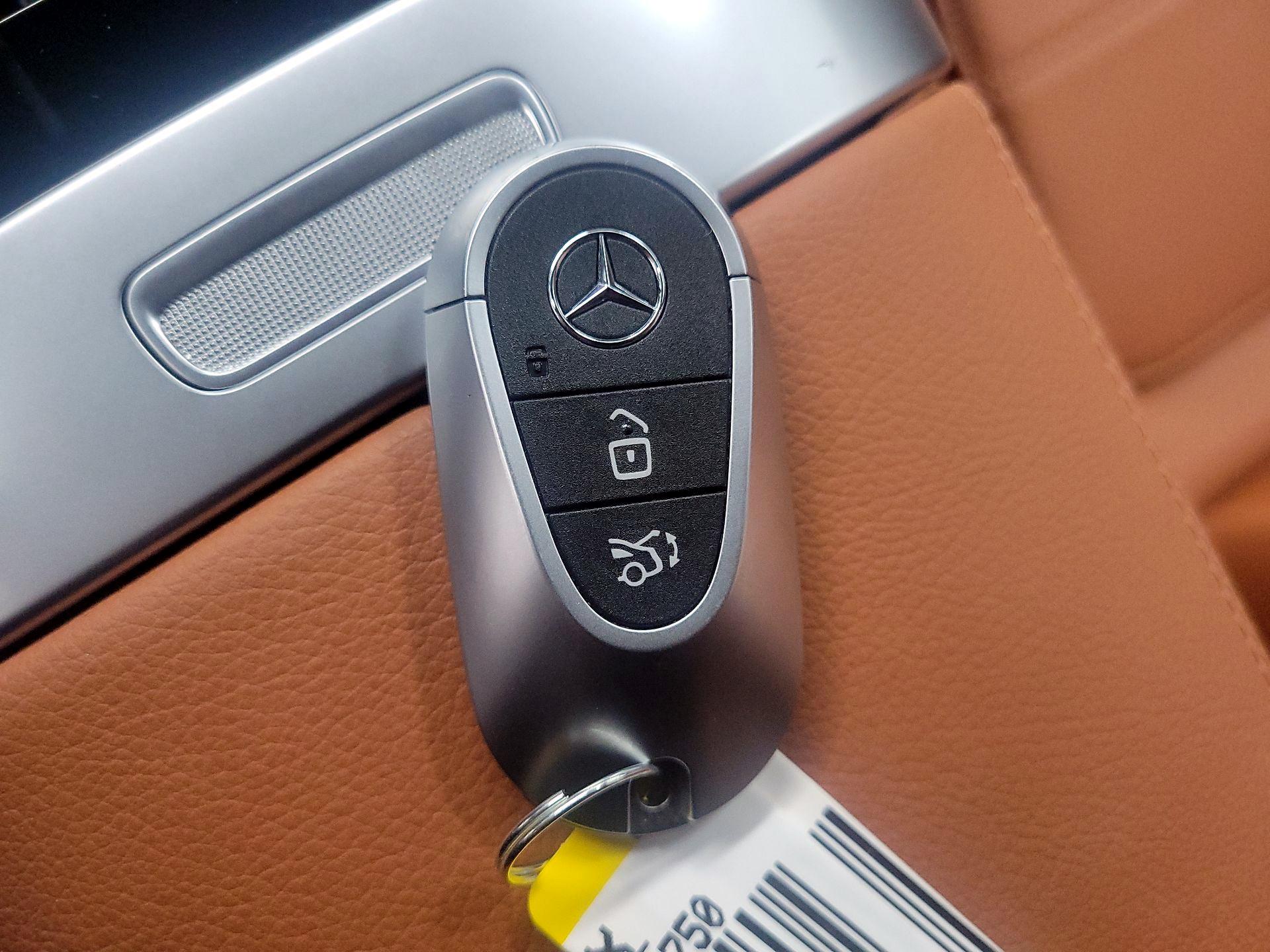 Thumbnail: 2023 Mercedes-Benz C-Class - 20