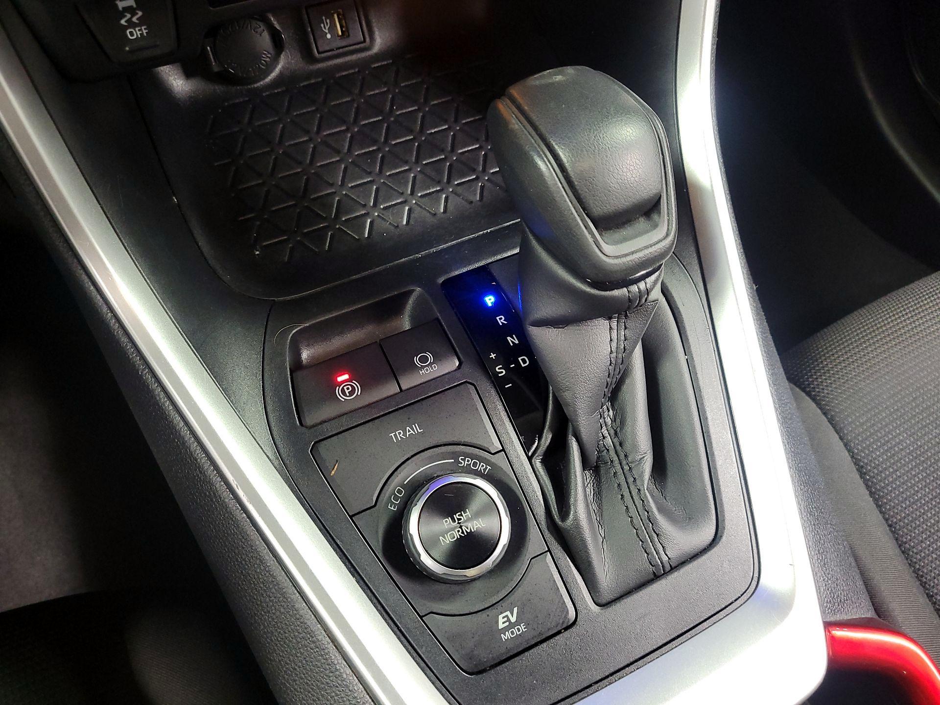 Thumbnail: 2023 Toyota RAV4 - 16