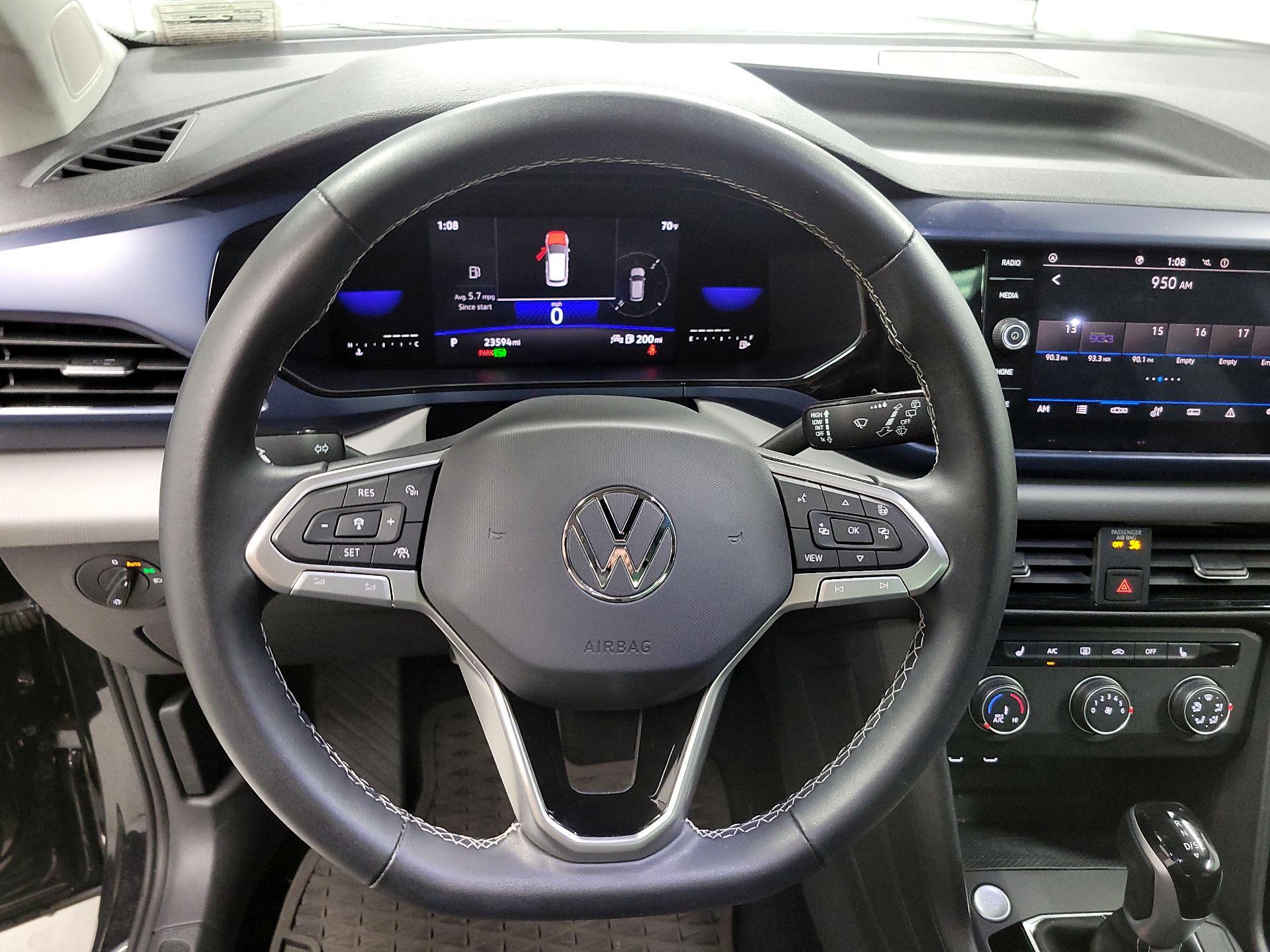 Thumbnail: 2022 Volkswagen Taos - 10