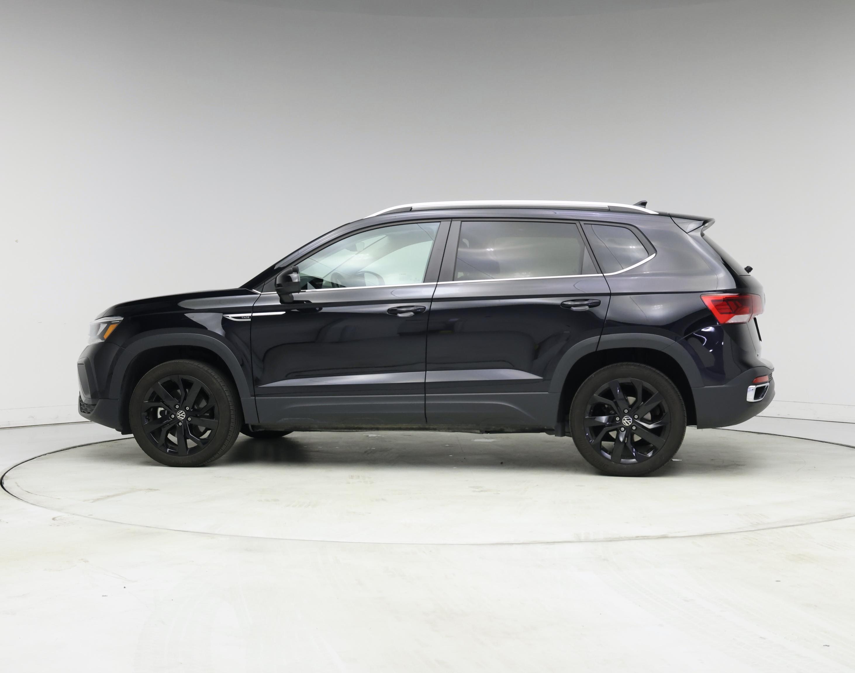 Thumbnail: 2022 Volkswagen Taos - 3
