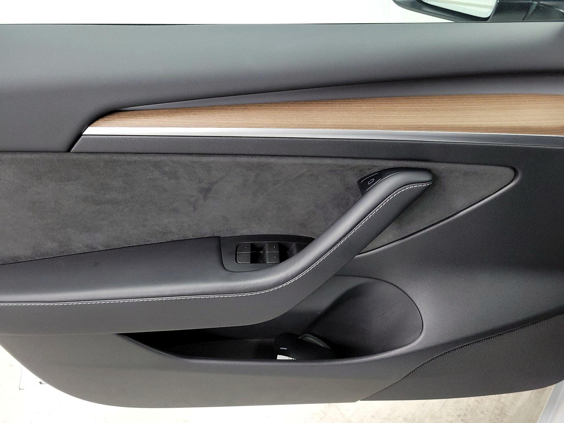 Thumbnail: 2022 Tesla Model 3 - 12