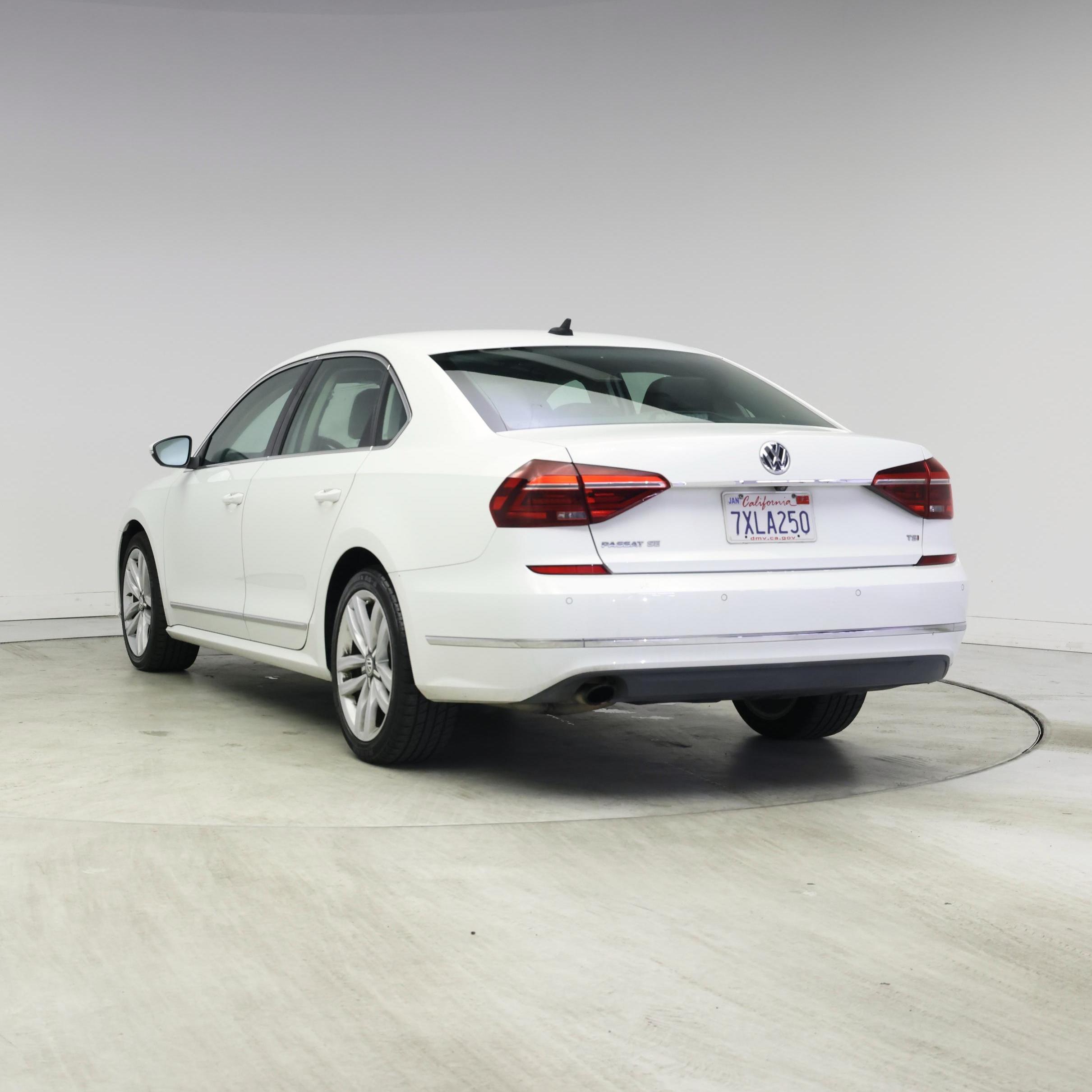 Thumbnail: 2017 Volkswagen Passat - 2