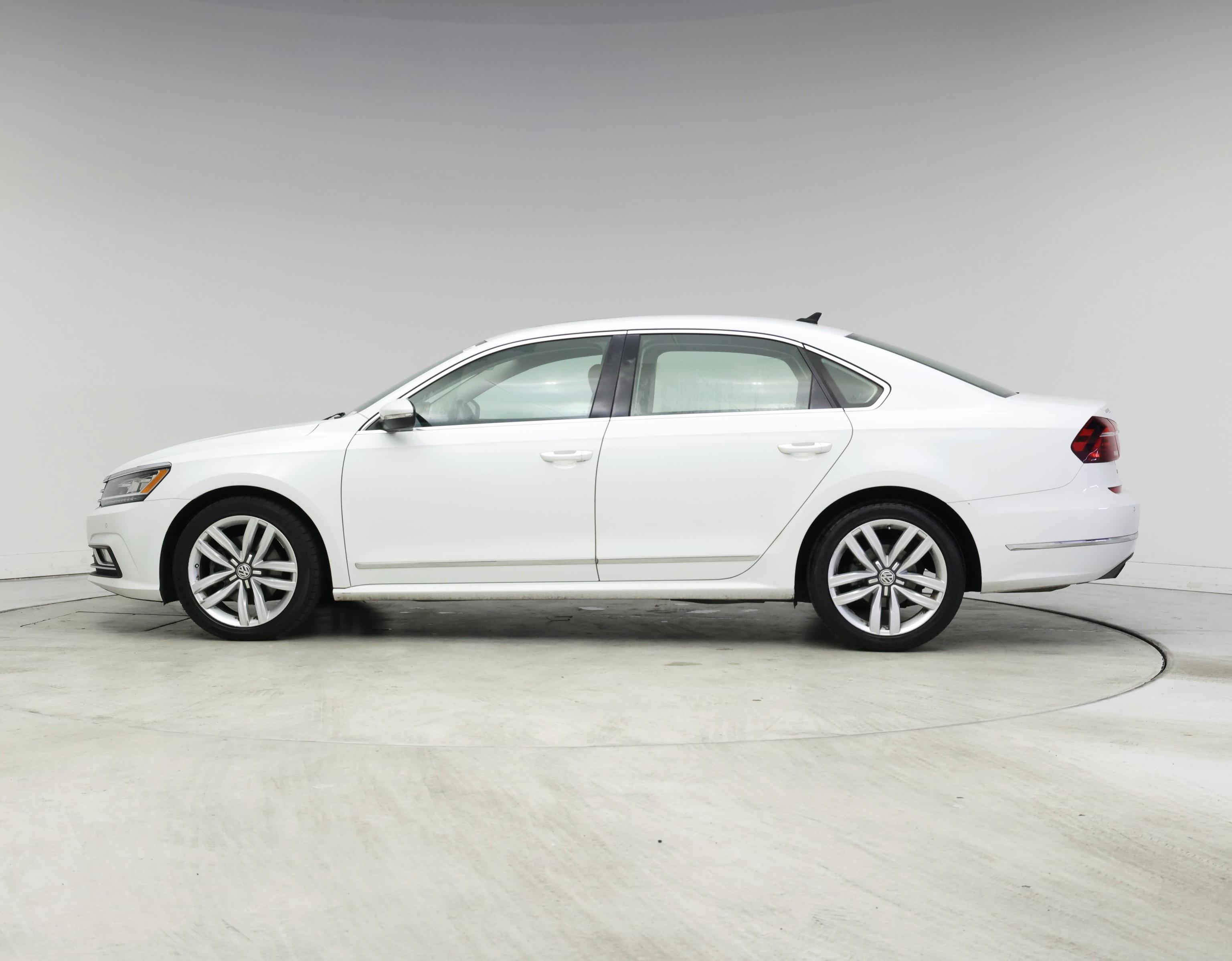 Thumbnail: 2017 Volkswagen Passat - 3