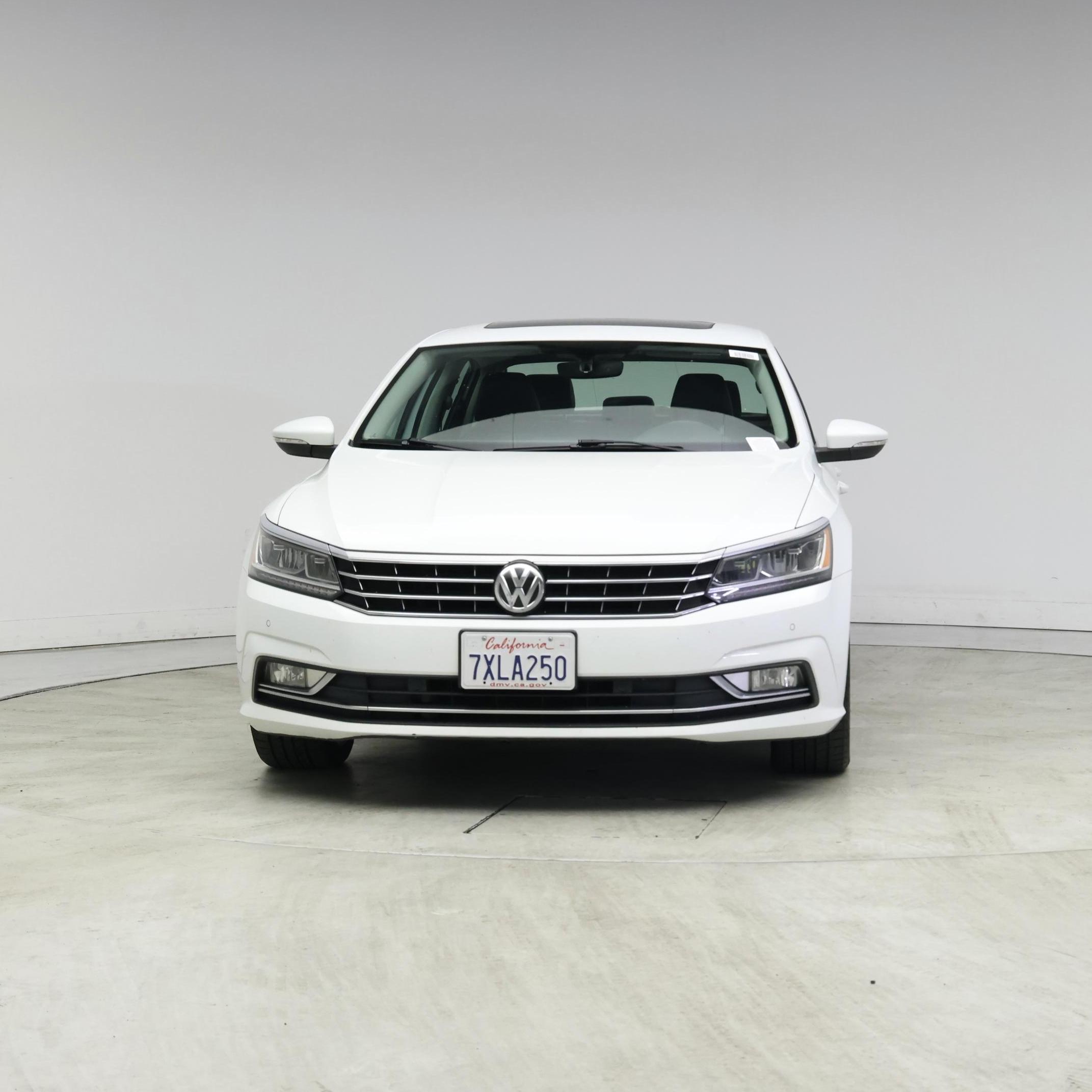 Thumbnail: 2017 Volkswagen Passat - 5