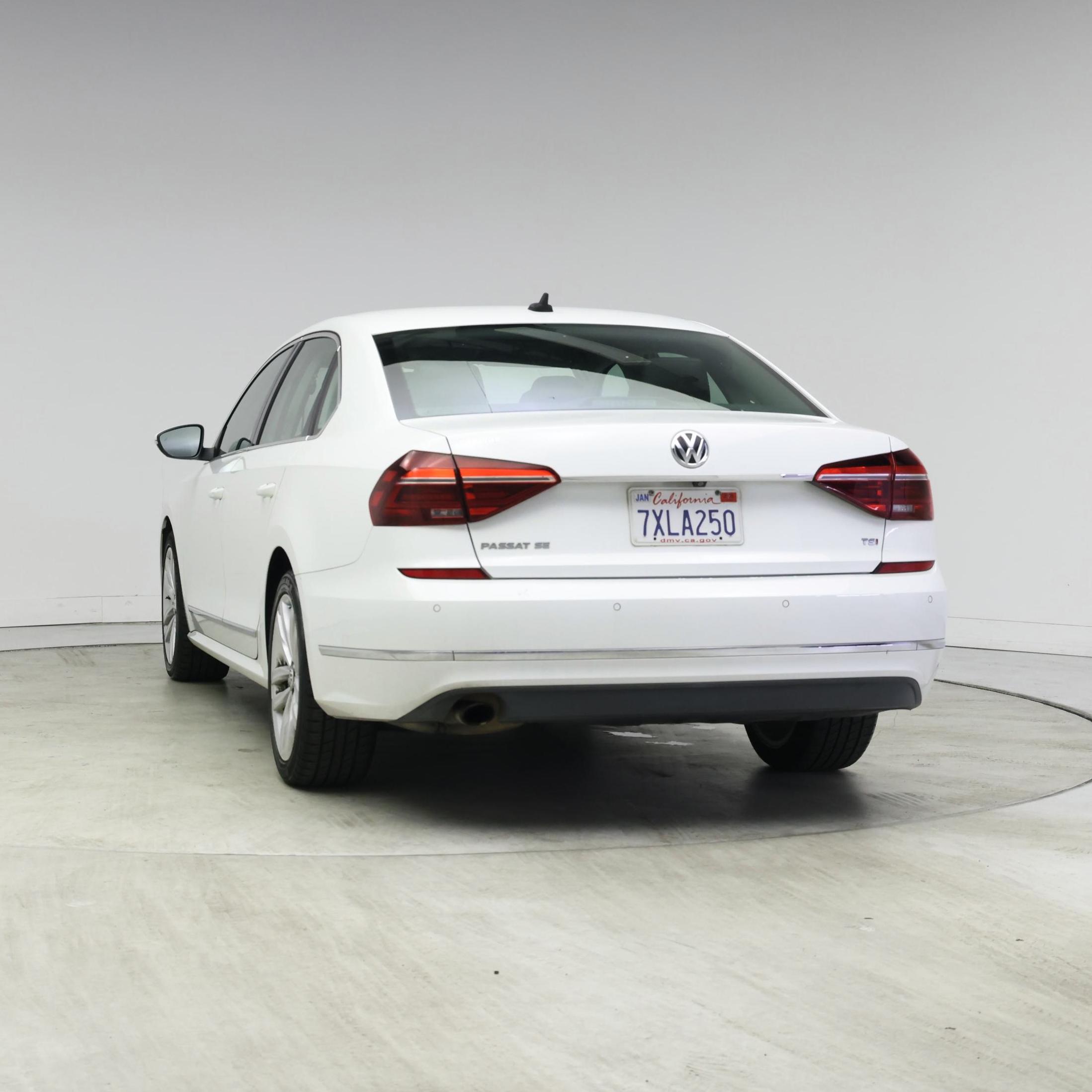 Thumbnail: 2017 Volkswagen Passat - 6