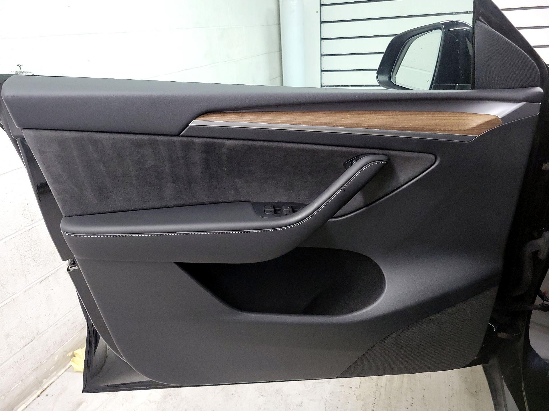 Thumbnail: 2023 Tesla Model Y - 12