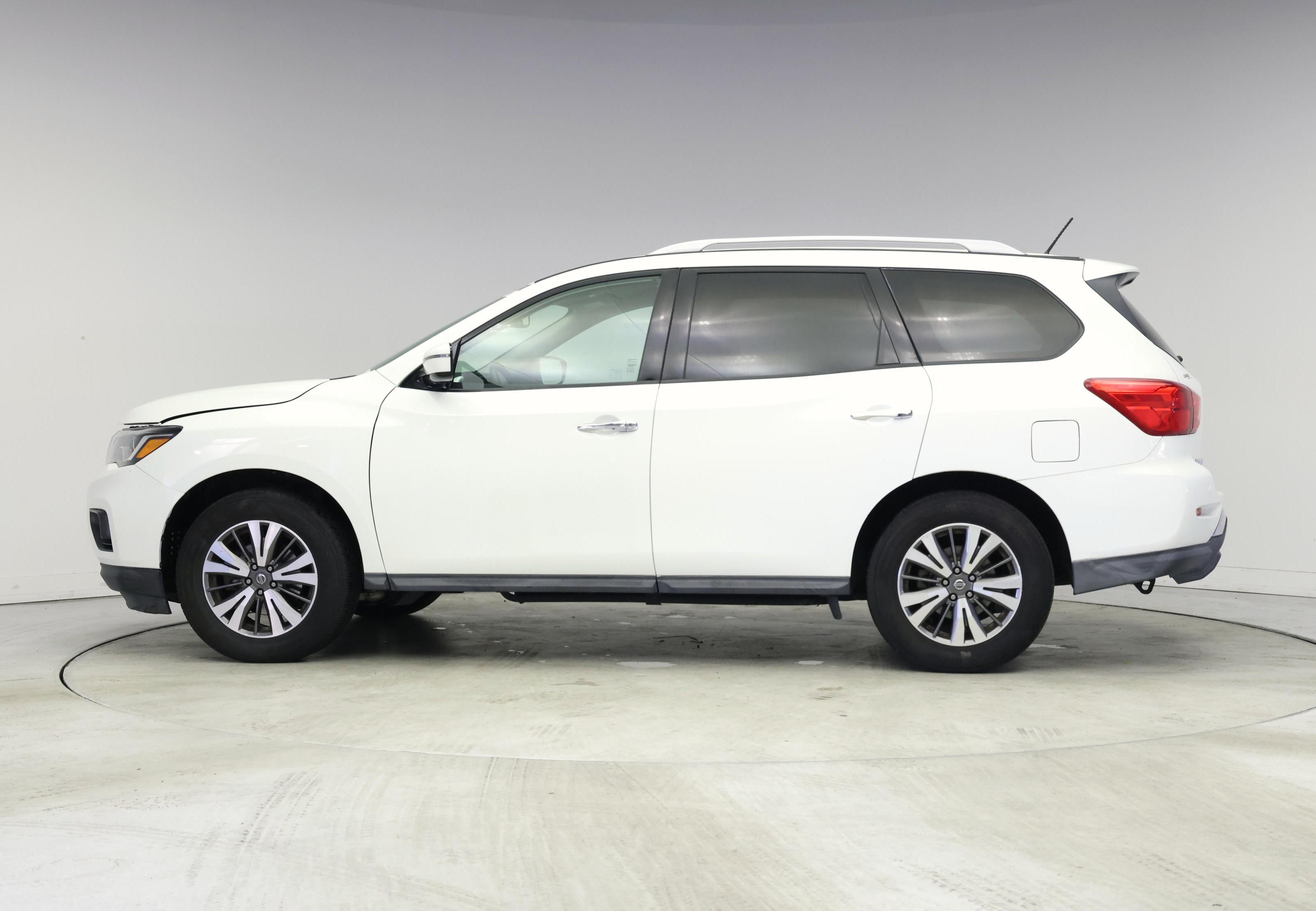 Thumbnail: 2017 Nissan Pathfinder - 3