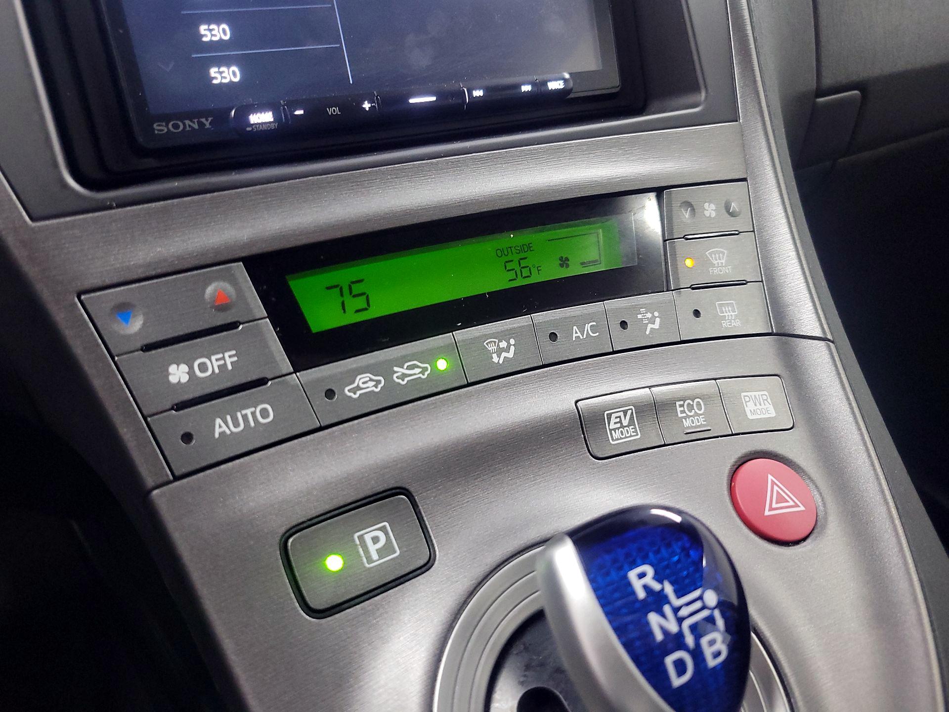 Thumbnail: 2014 Toyota Prius - 15