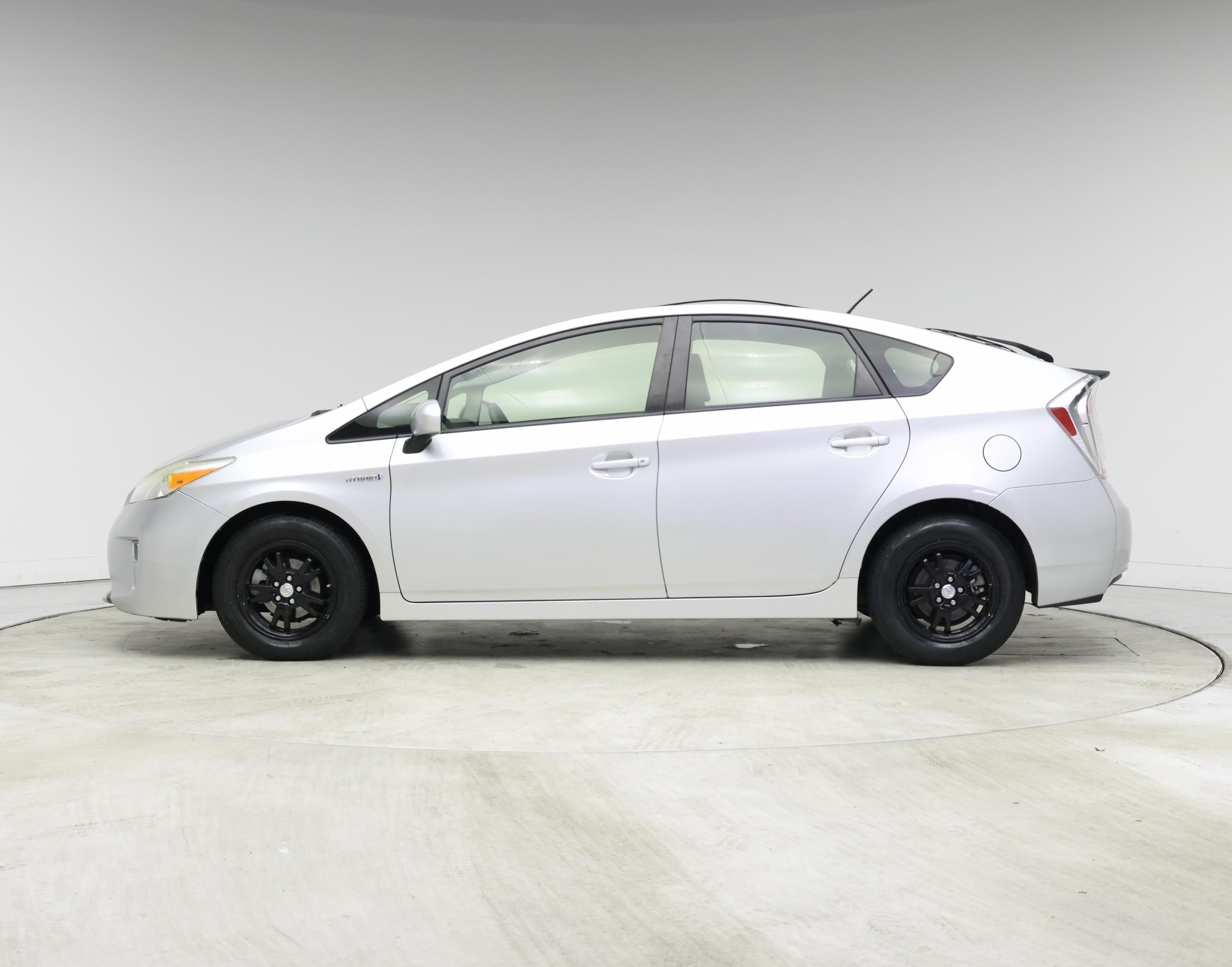 Thumbnail: 2014 Toyota Prius - 3