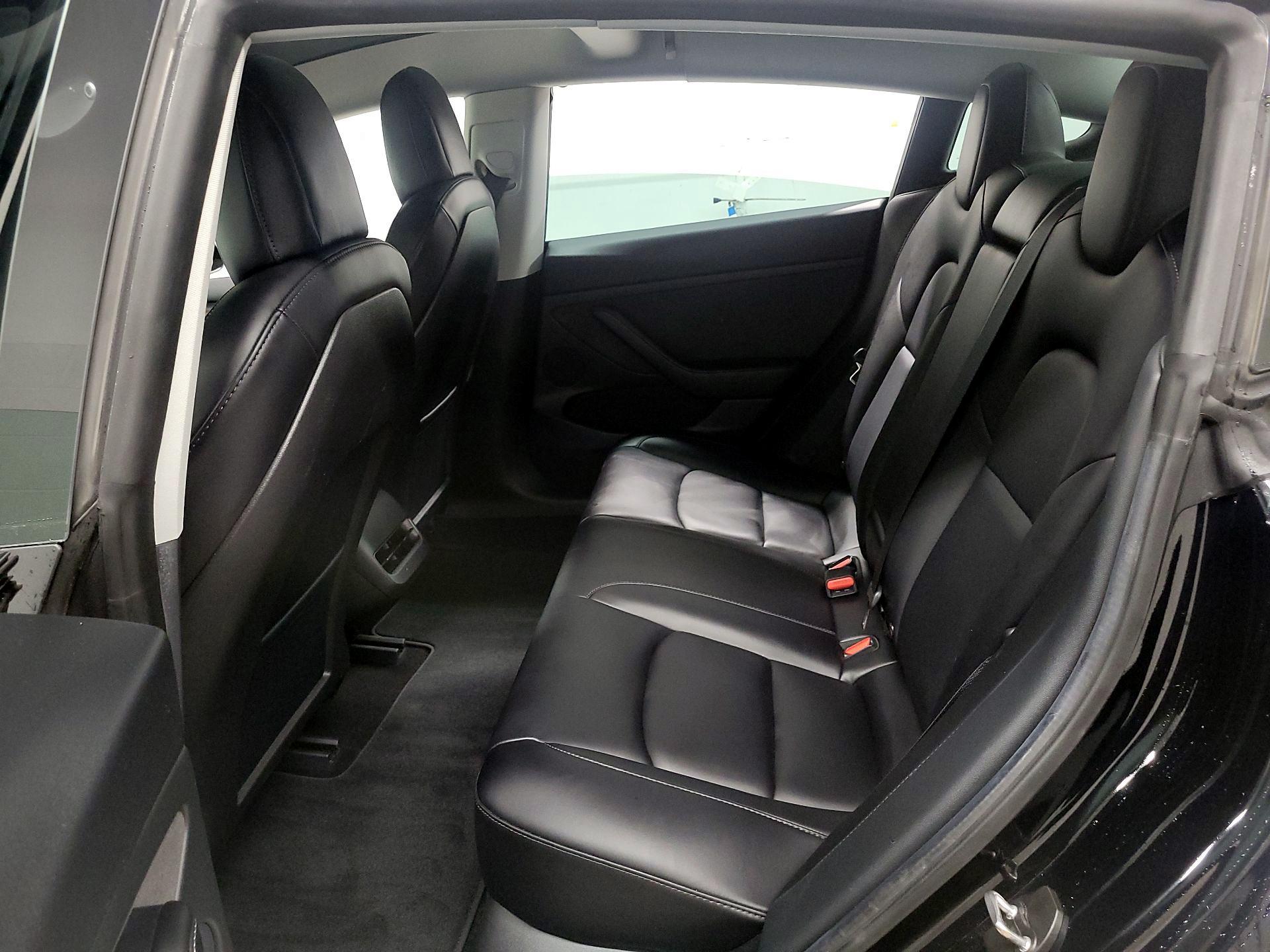 Thumbnail: 2022 Tesla Model 3 - 17